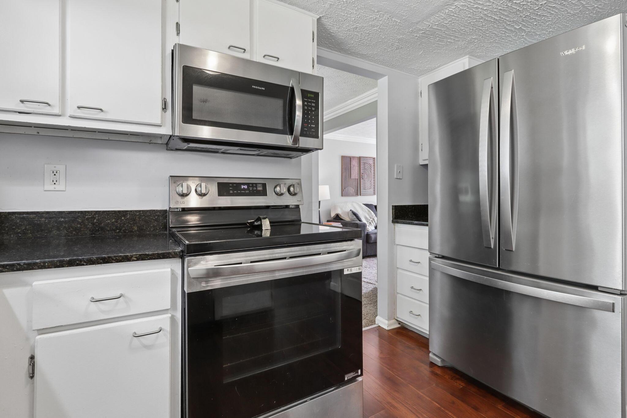 11766 Kennington Square W Property Photo 11