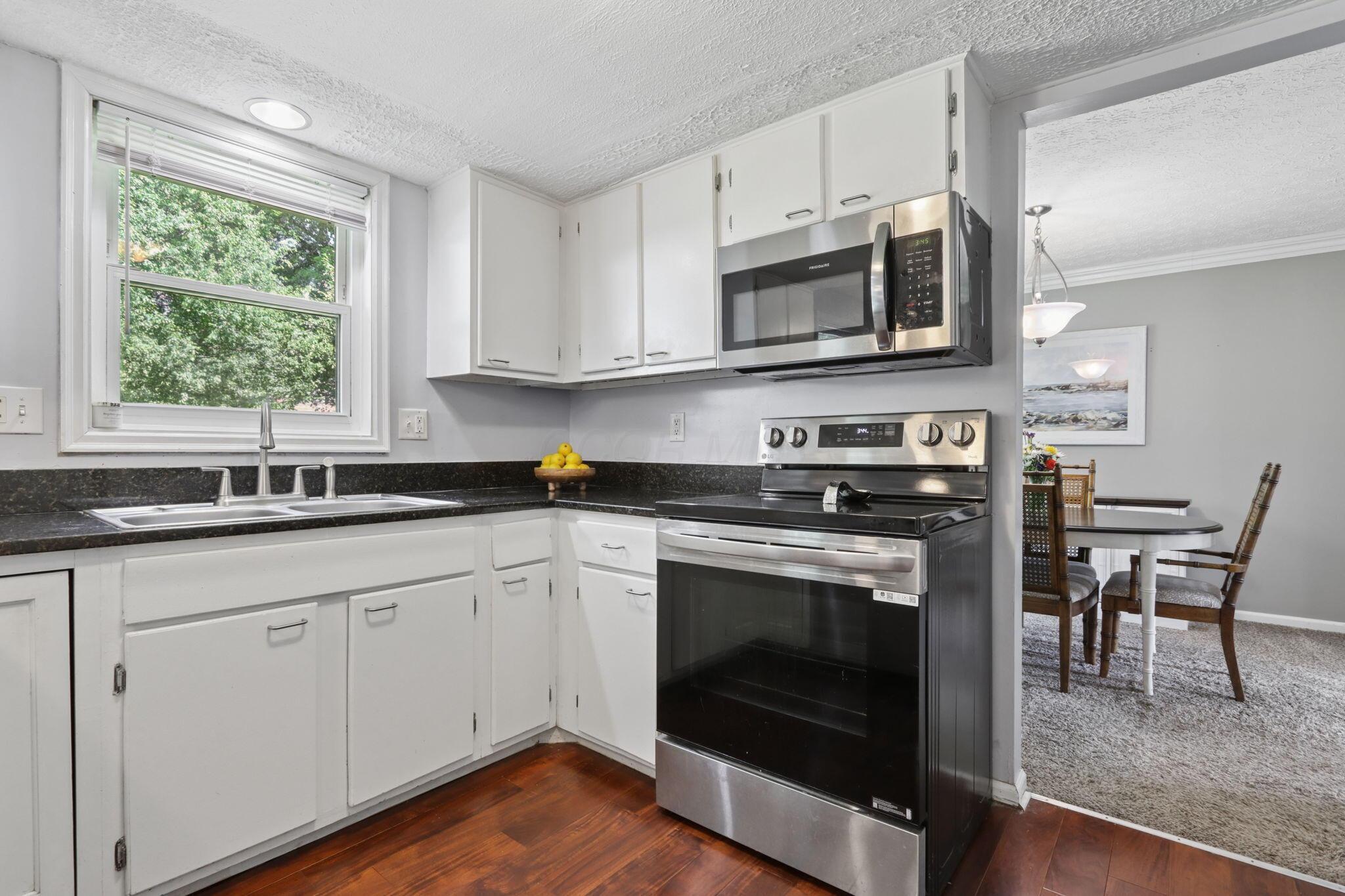 11766 Kennington Square W Property Photo 12