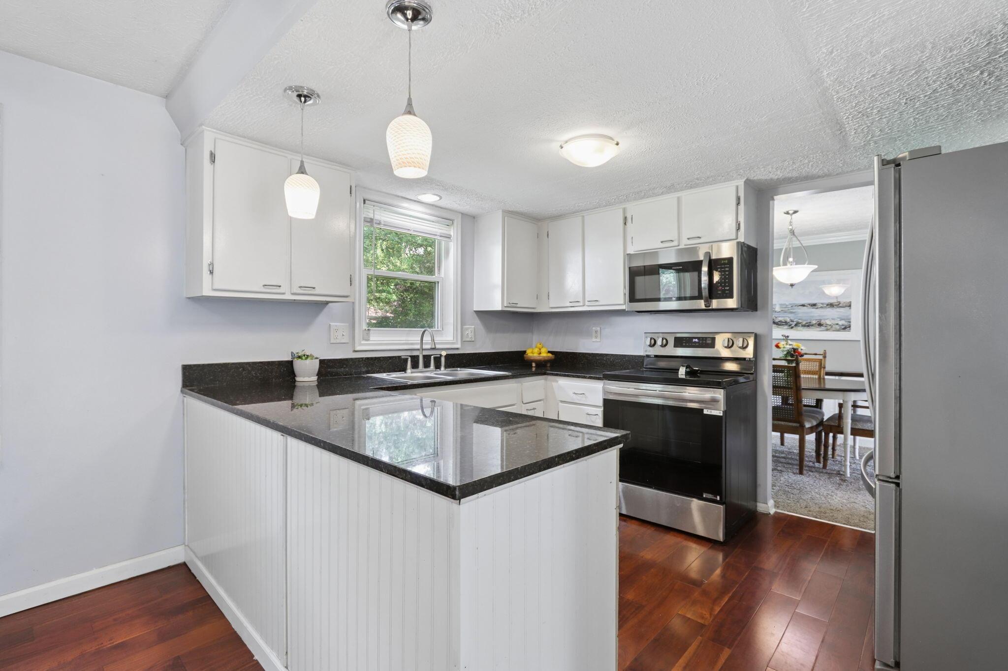 11766 Kennington Square W Property Photo 14