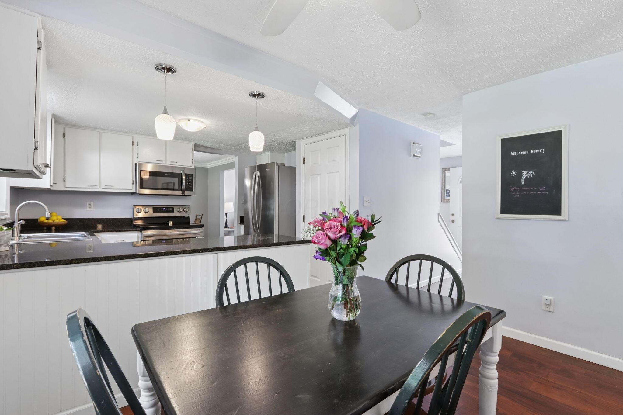 11766 Kennington Square W Property Photo 16
