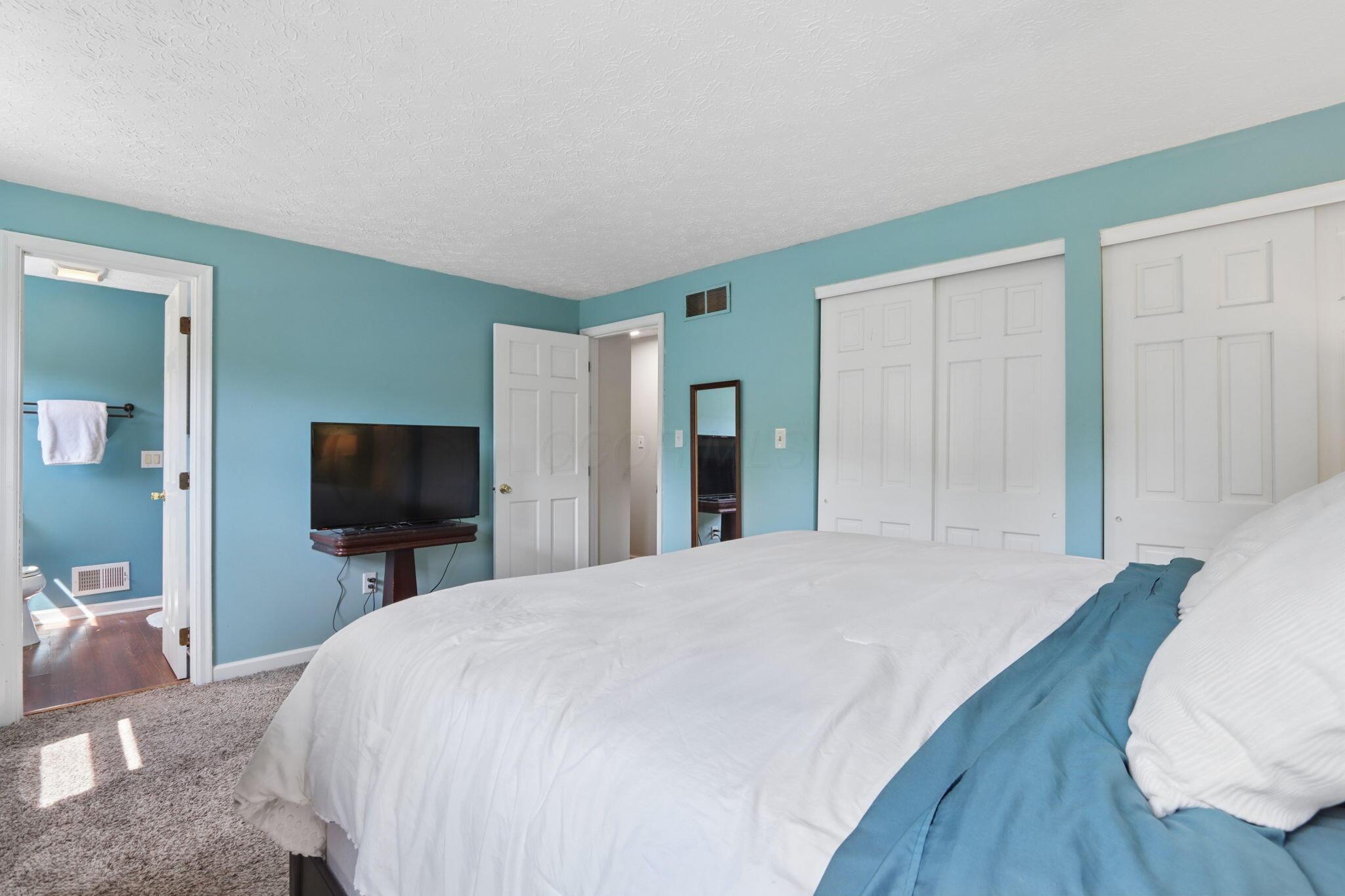 11766 Kennington Square W Property Photo 22