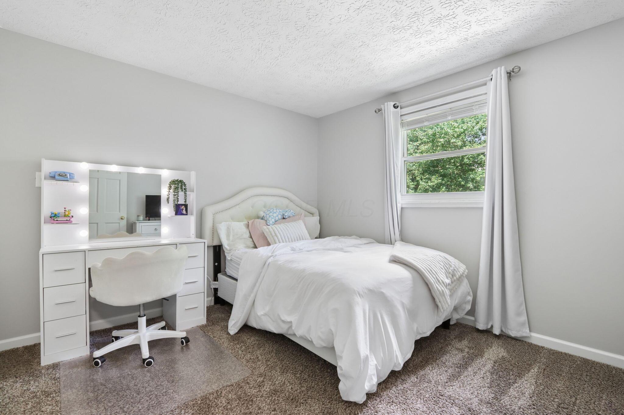 11766 Kennington Square W Property Photo 24