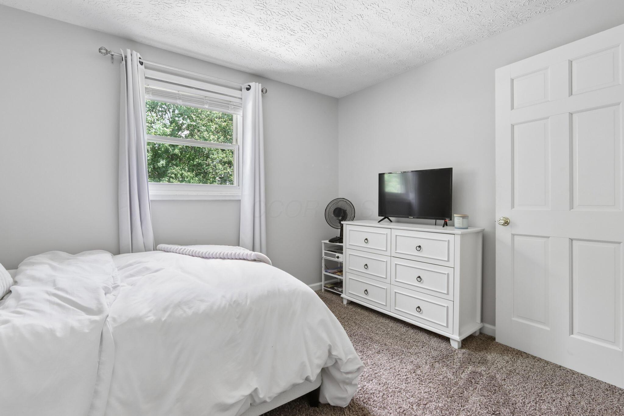 11766 Kennington Square W Property Photo 25