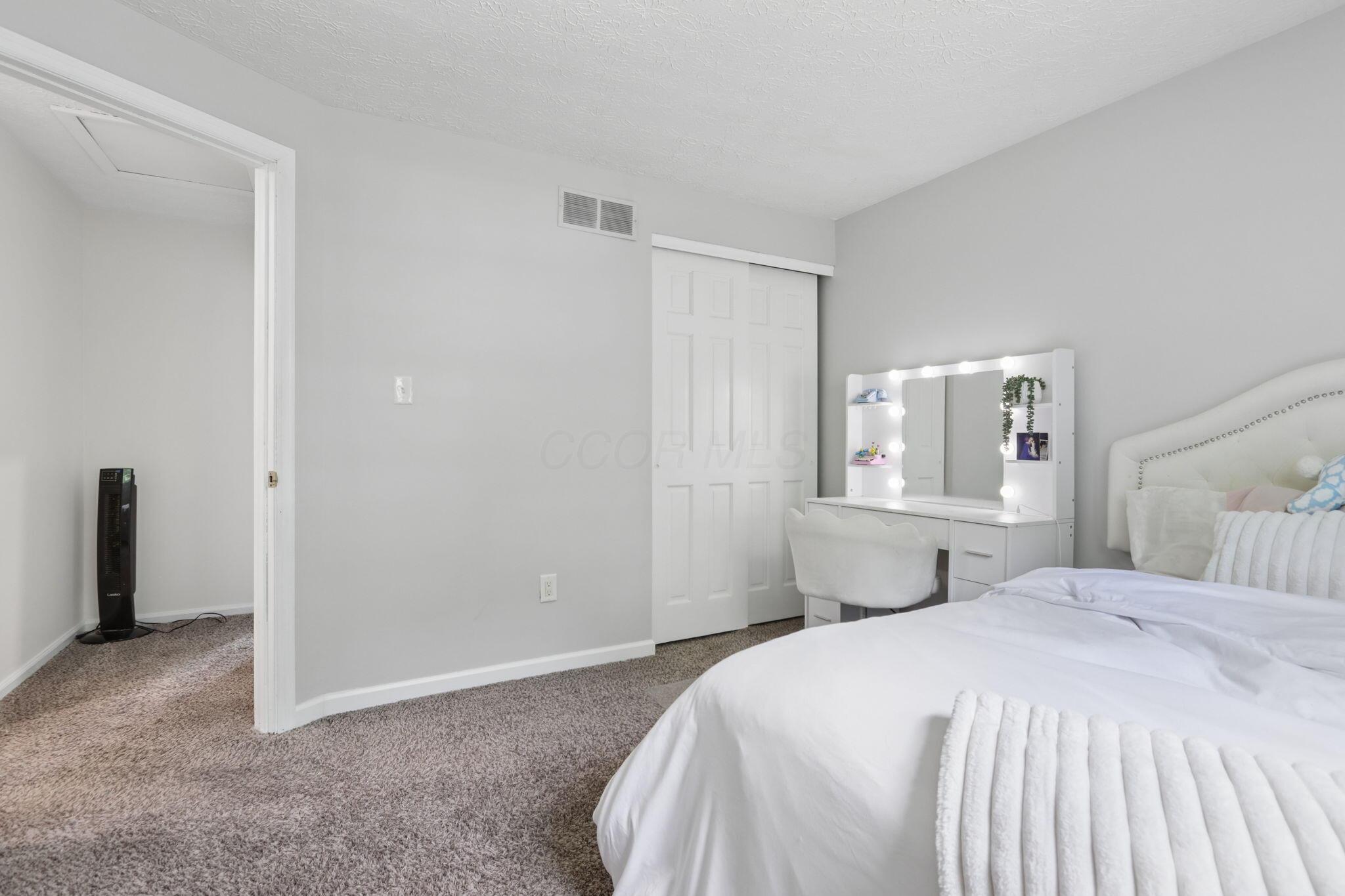 11766 Kennington Square W Property Photo 26