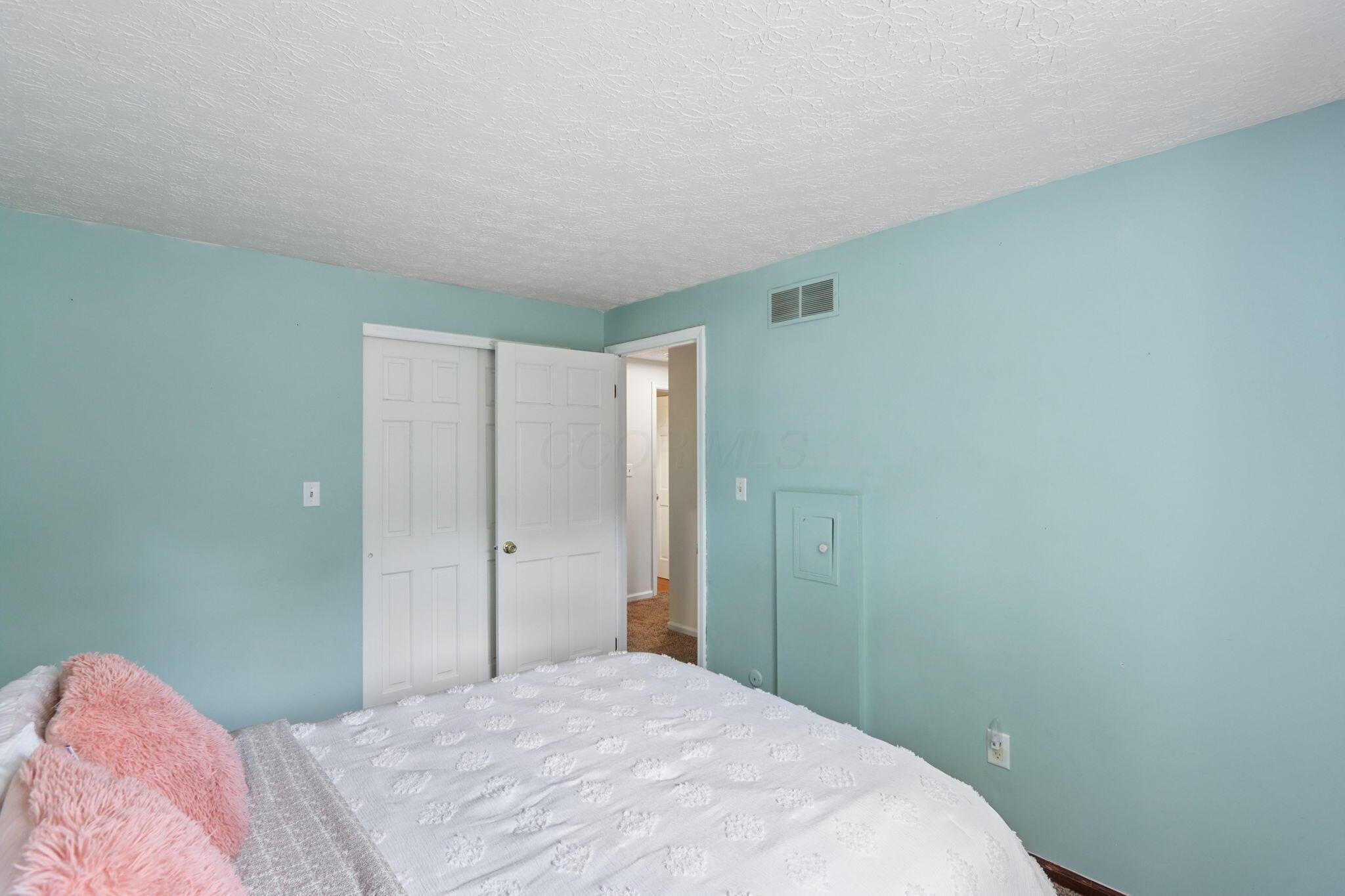11766 Kennington Square W Property Photo 28