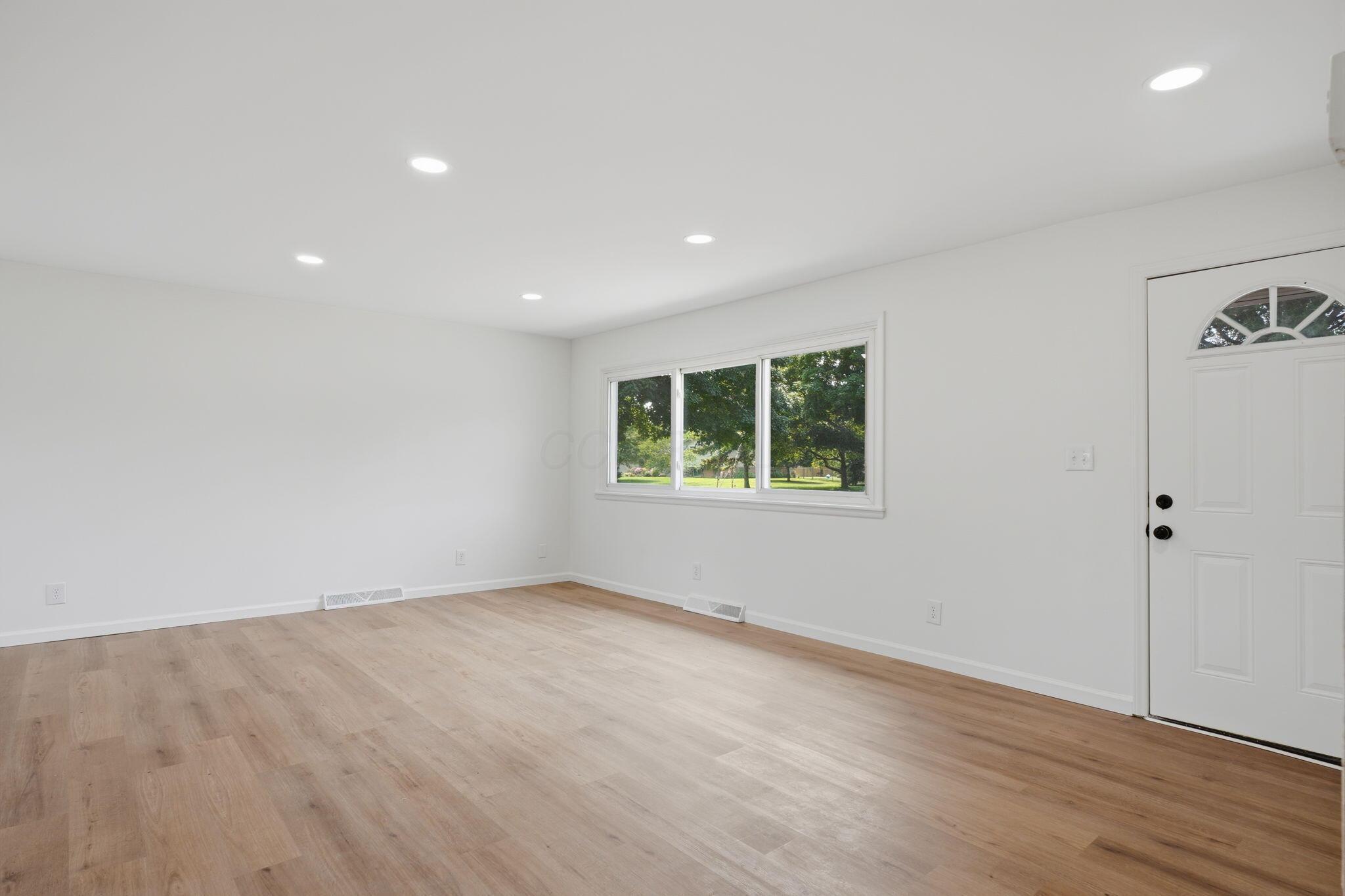 878 Oberlin Drive Property Photo 10