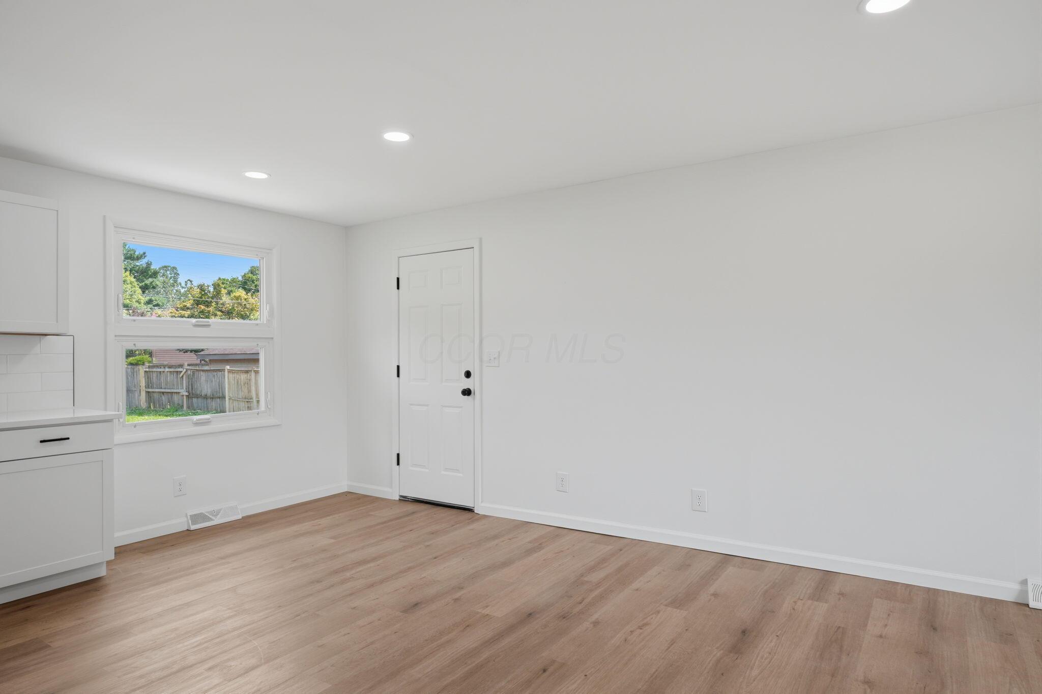 878 Oberlin Drive Property Photo 11