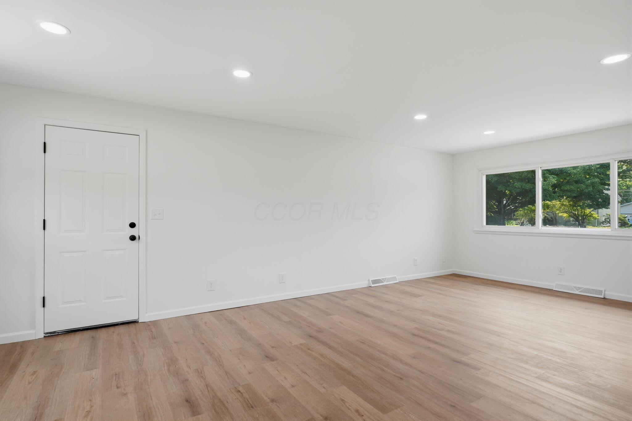 878 Oberlin Drive Property Photo 16