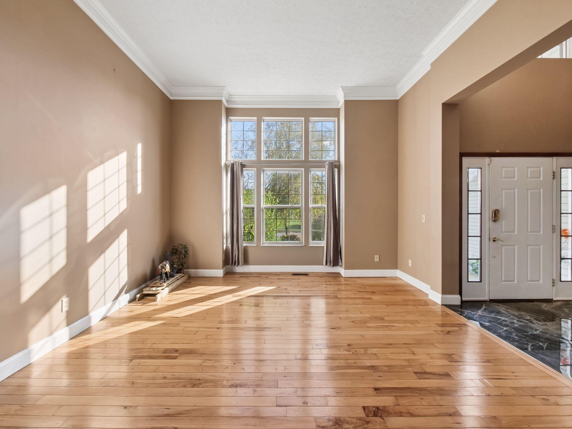 677 Montmorency Drive S Property Photo 5
