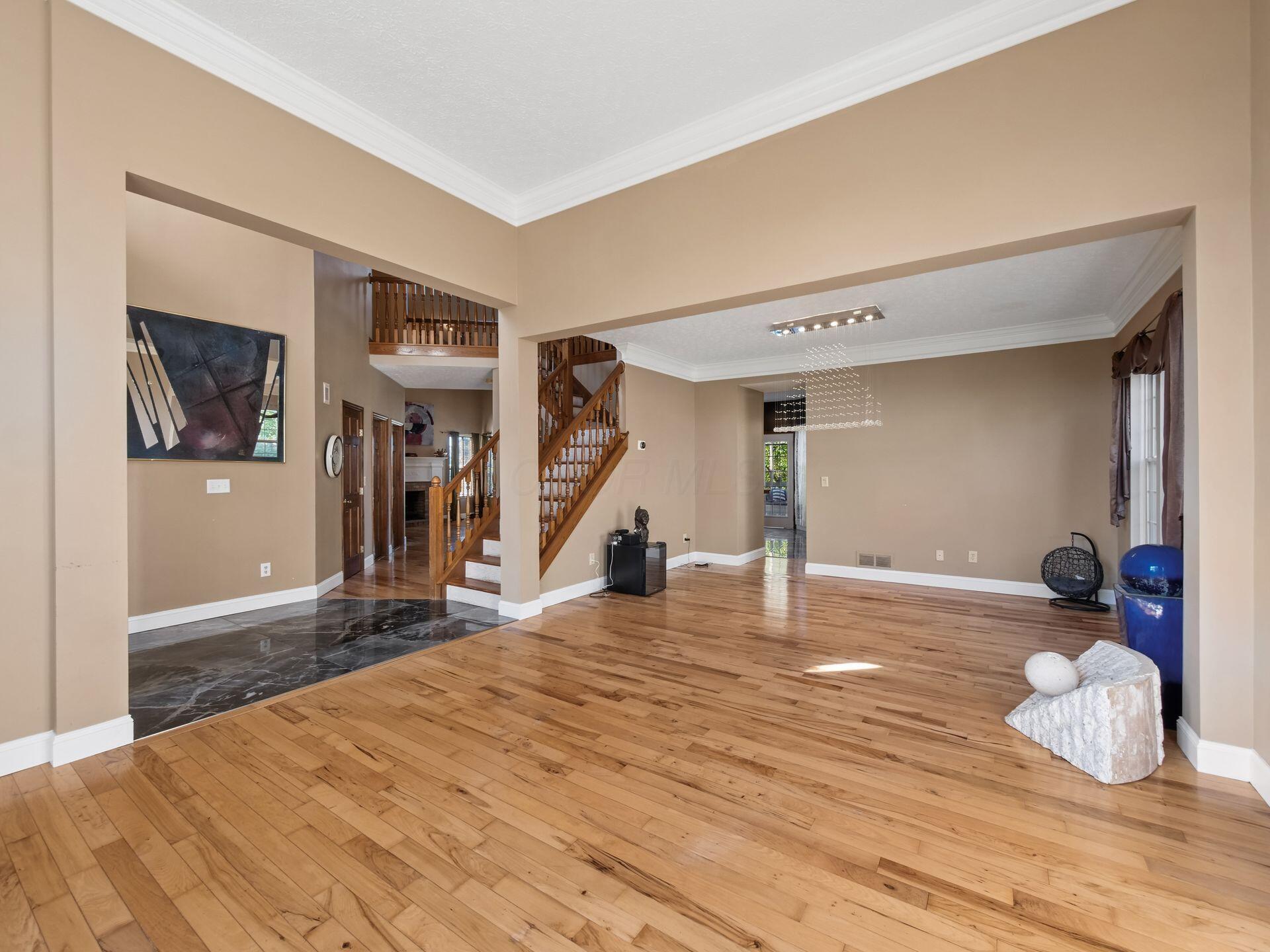 677 Montmorency Drive S Property Photo 6