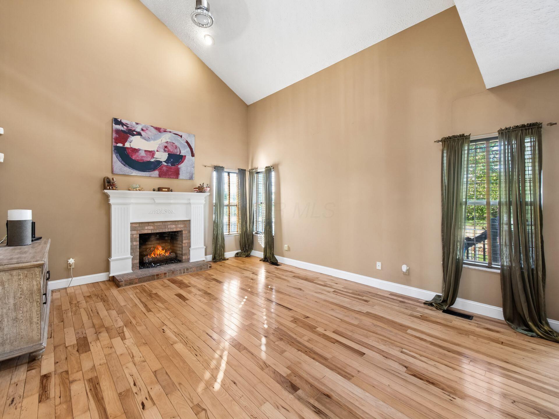 677 Montmorency Drive S Property Photo 15