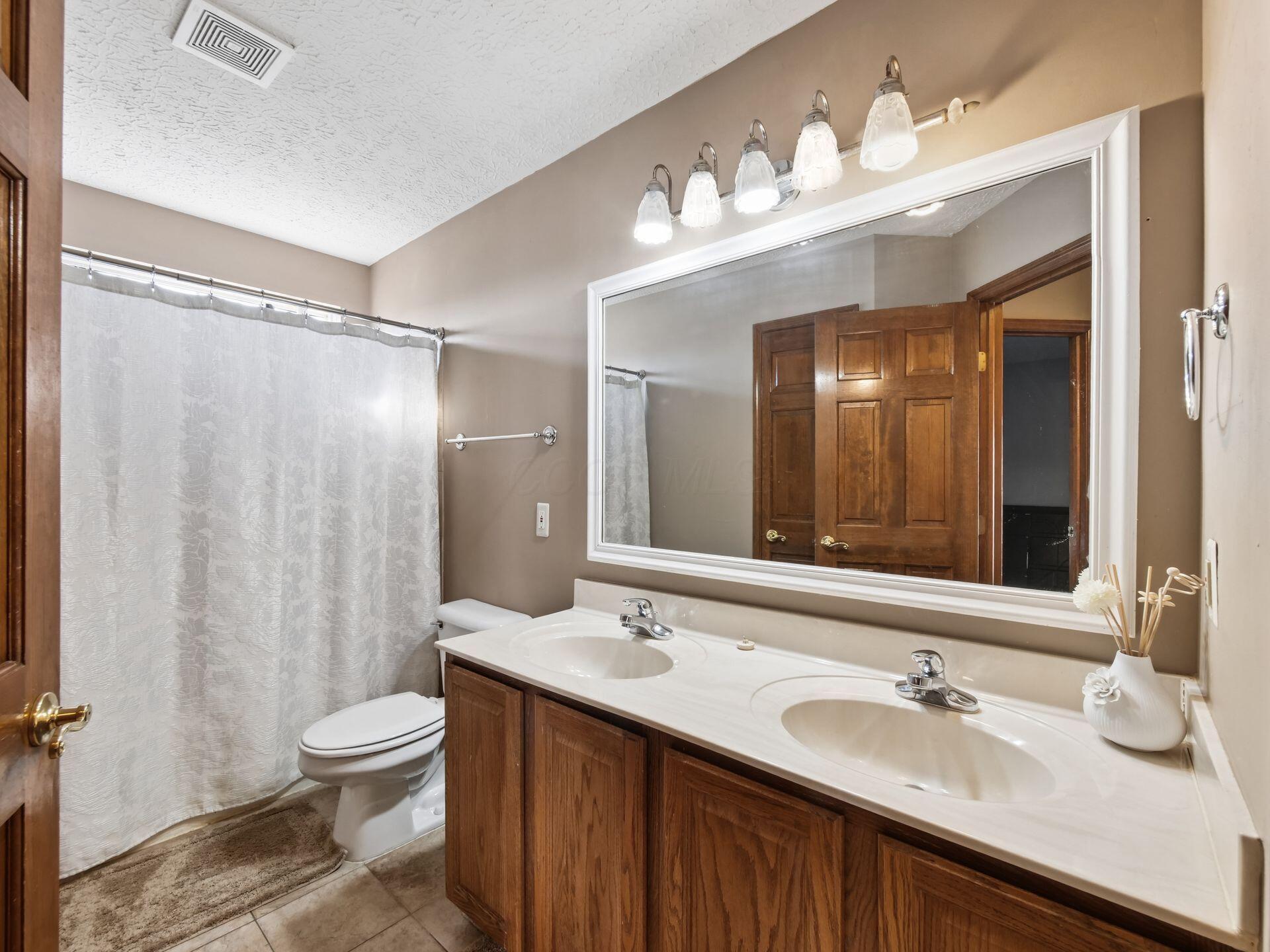 677 Montmorency Drive S Property Photo 28