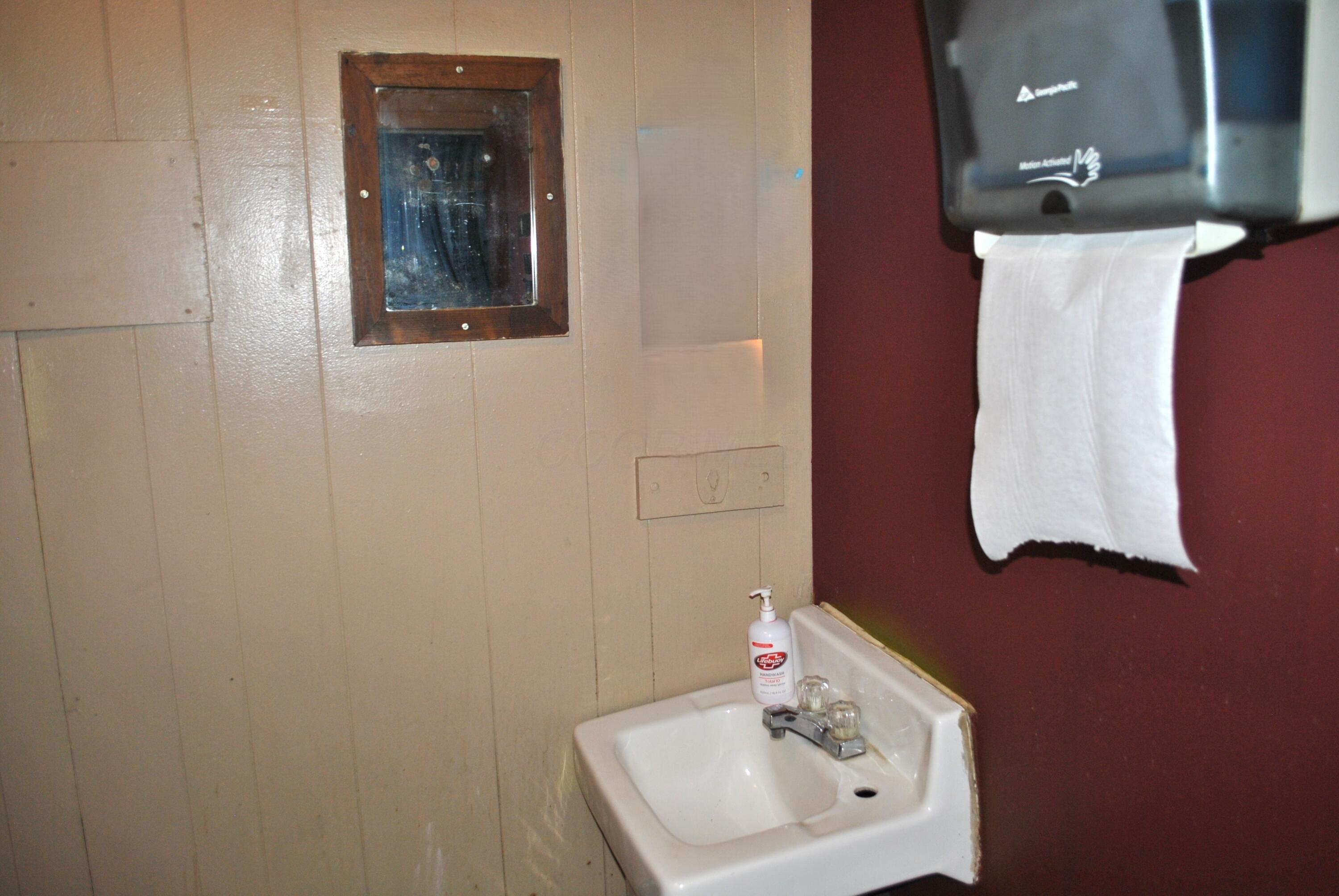 209 W Main Street Property Photo 21