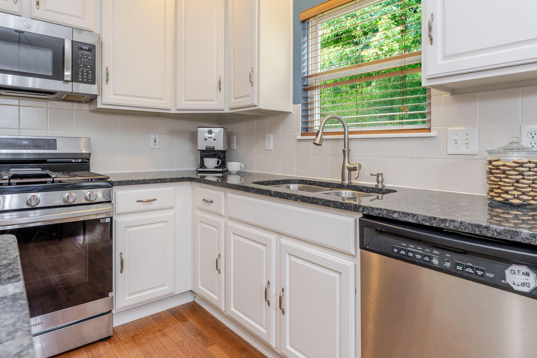 5725 Triplett Square Property Photo 11