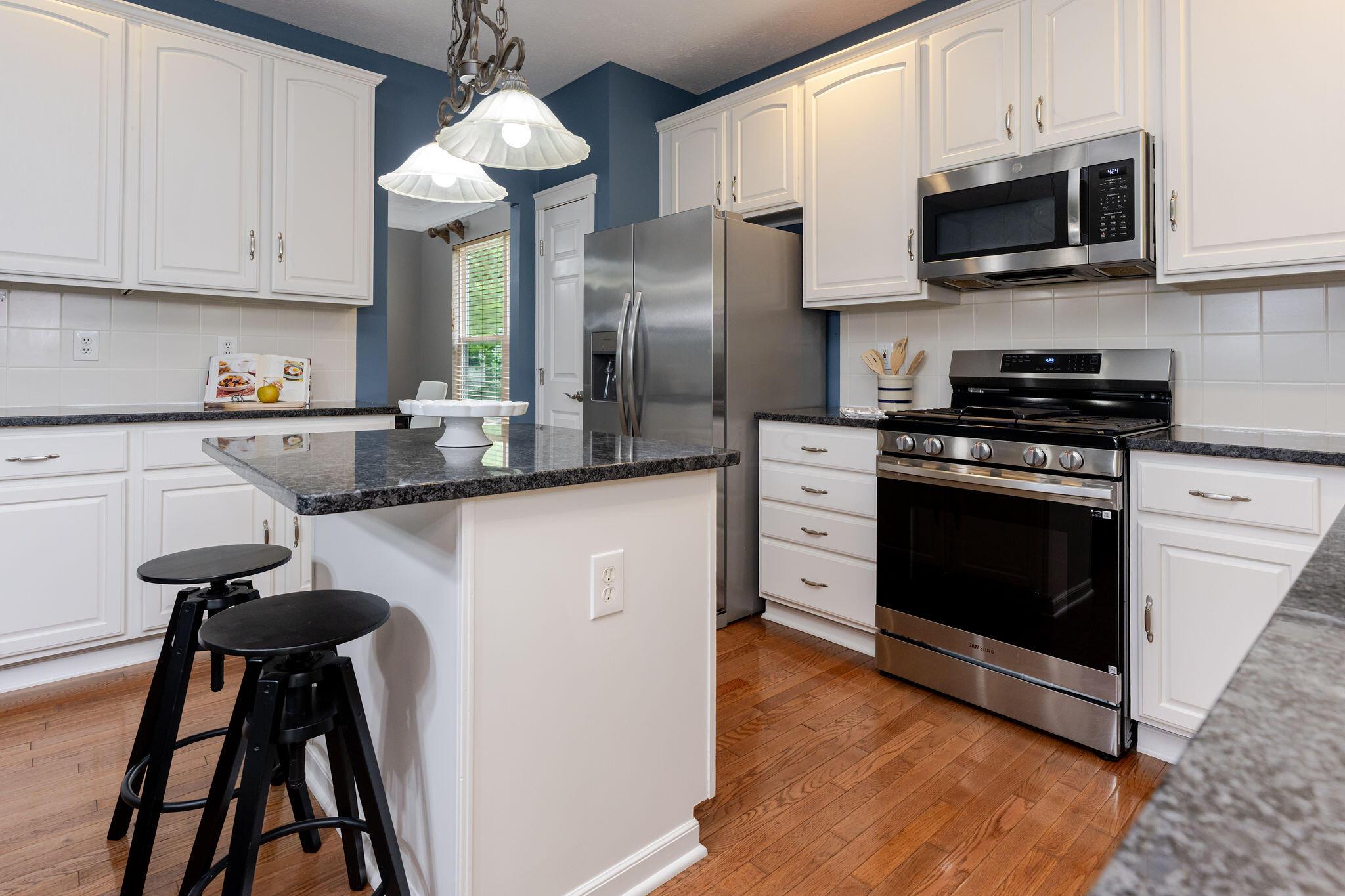 5725 Triplett Square Property Photo 12
