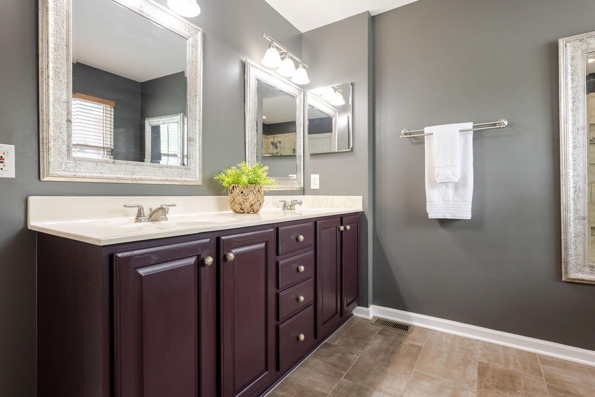 5725 Triplett Square Property Photo 24