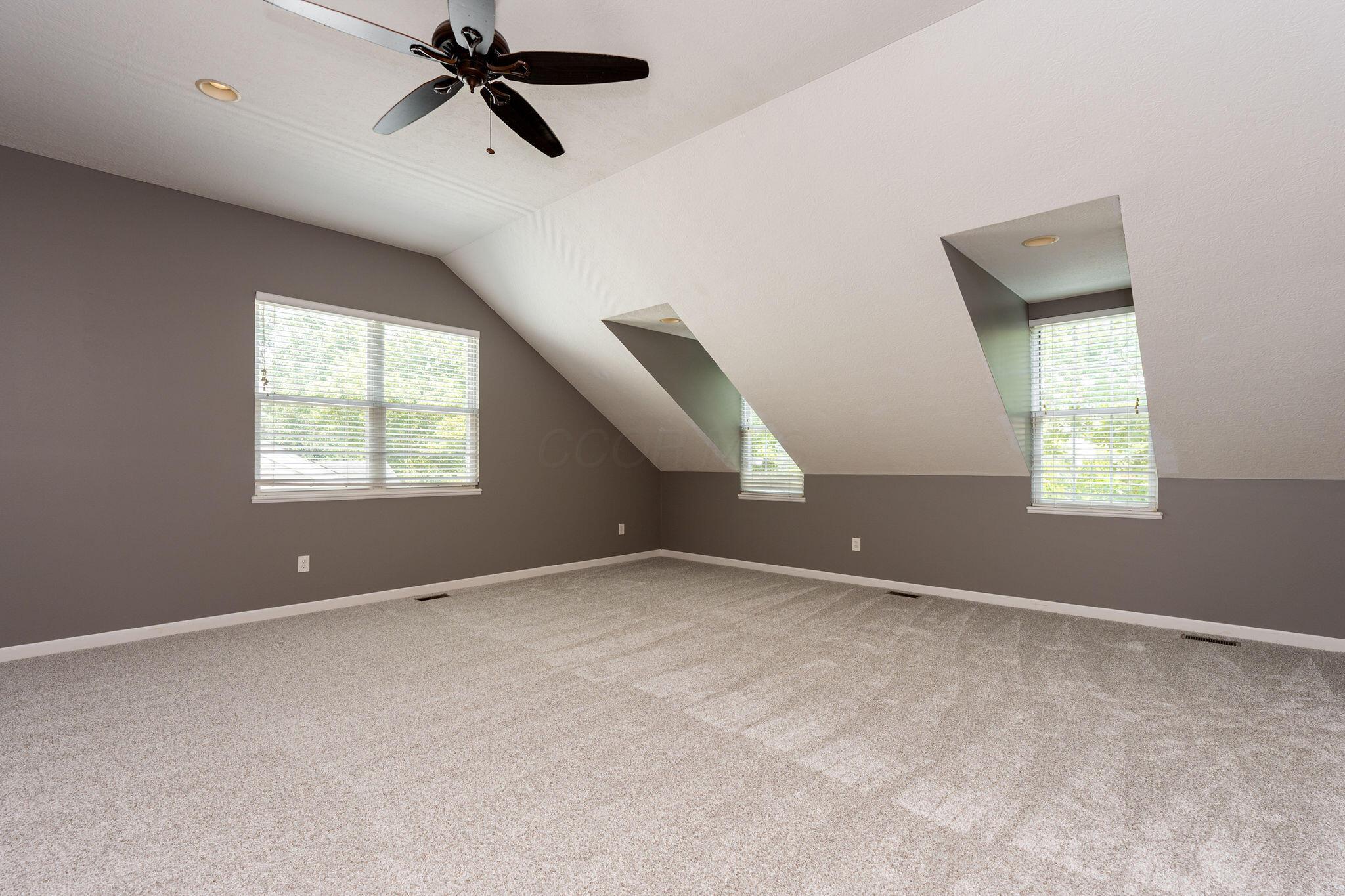 5725 Triplett Square Property Photo 32