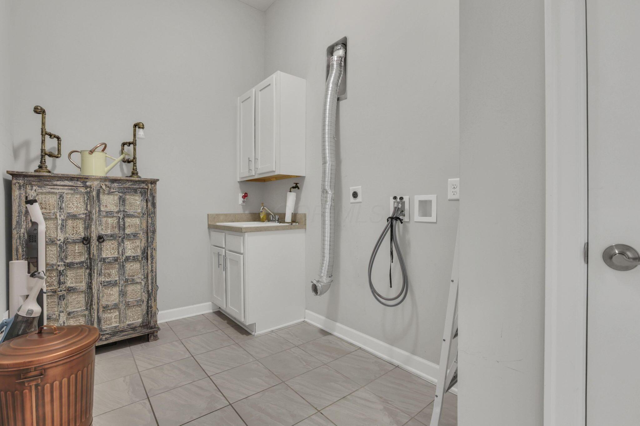 4557 Newport Loop E Property Photo 8