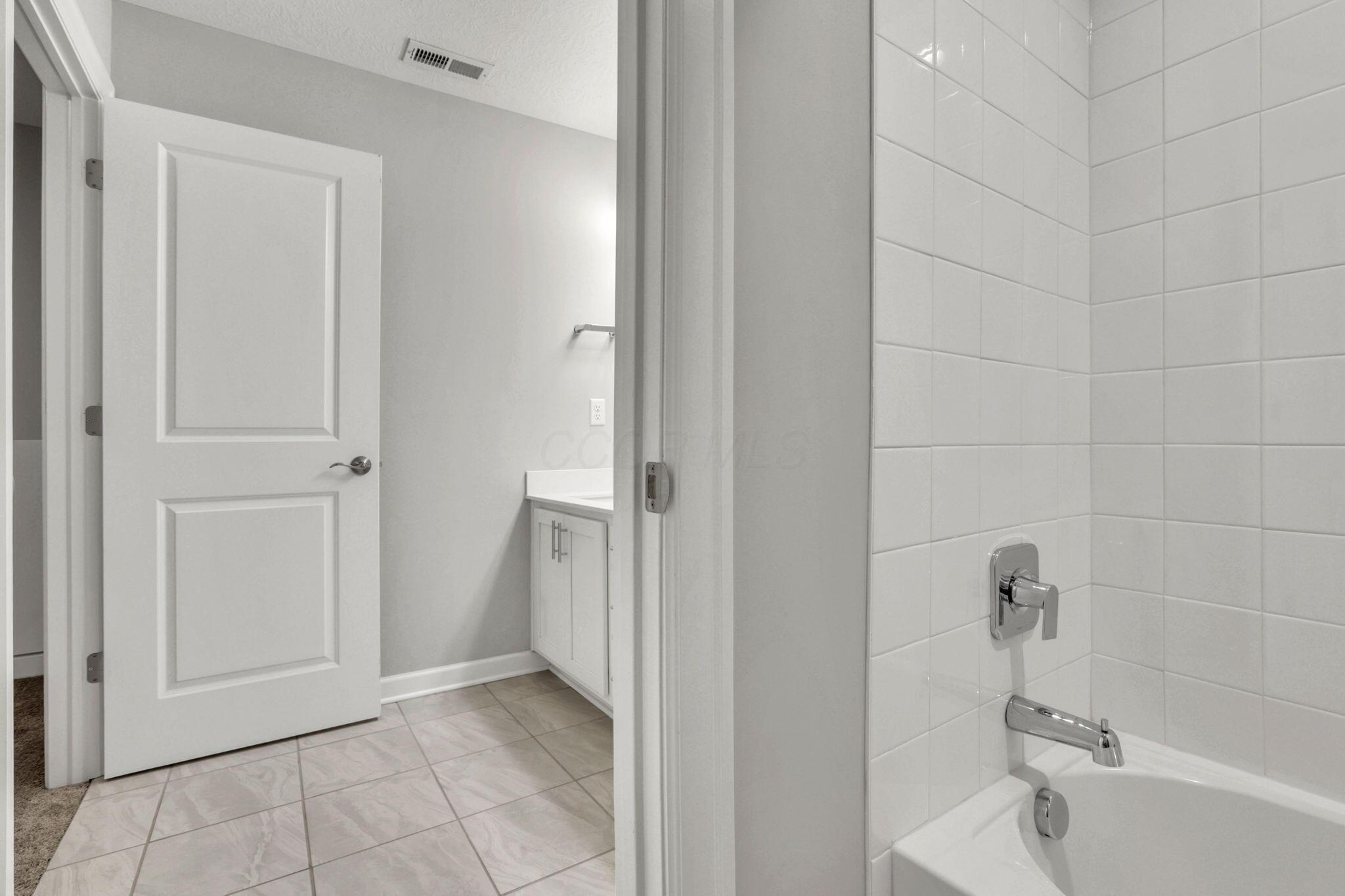 4557 Newport Loop E Property Photo 30