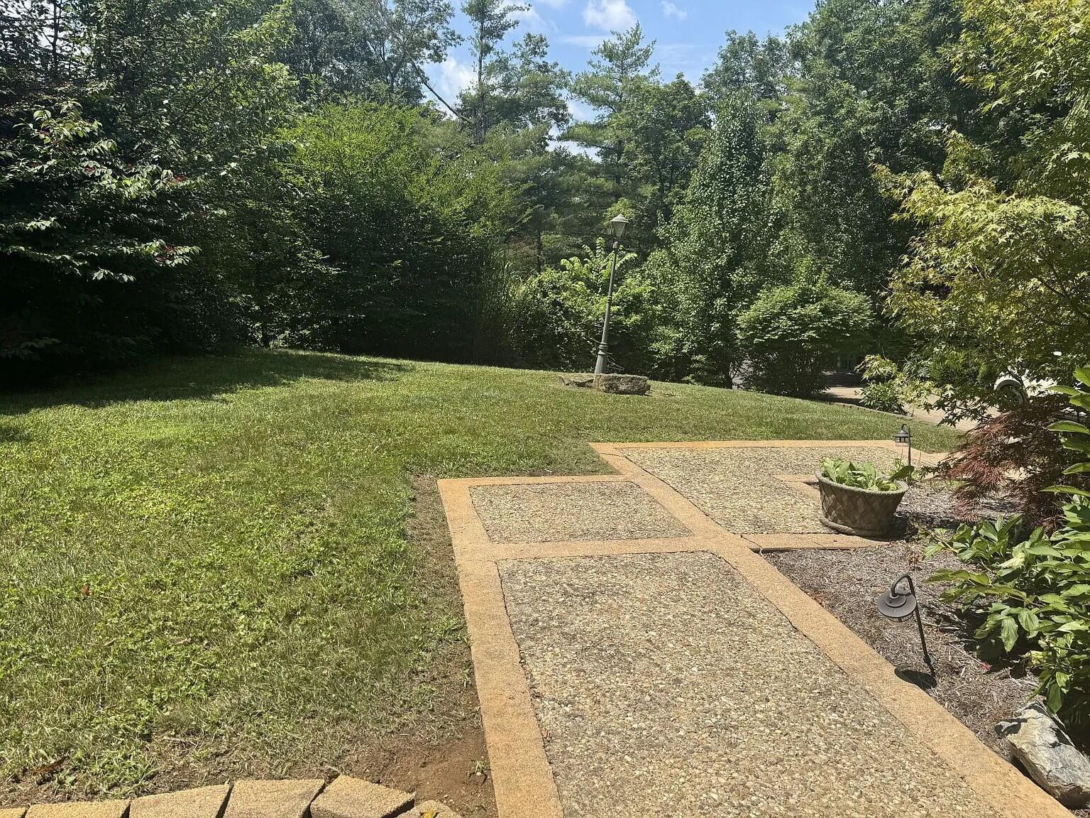 7902 Bittersweet Property Photo 3