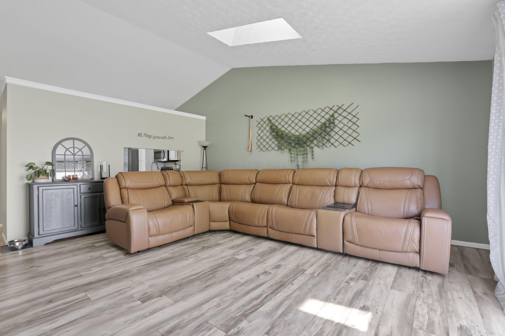 7576 Plainfield Drive Property Photo 6