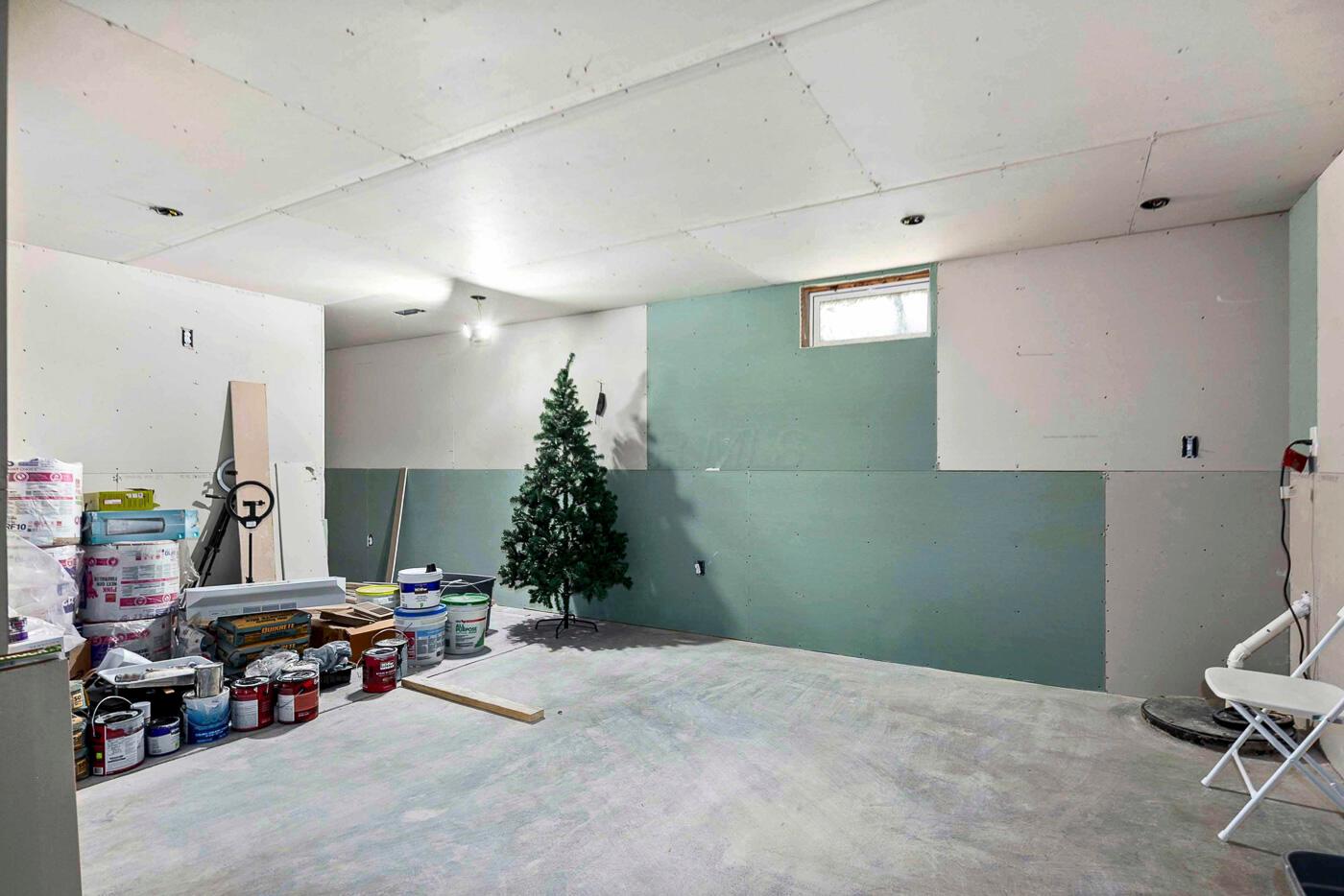 227 Carrowmoore Drive Property Photo 32
