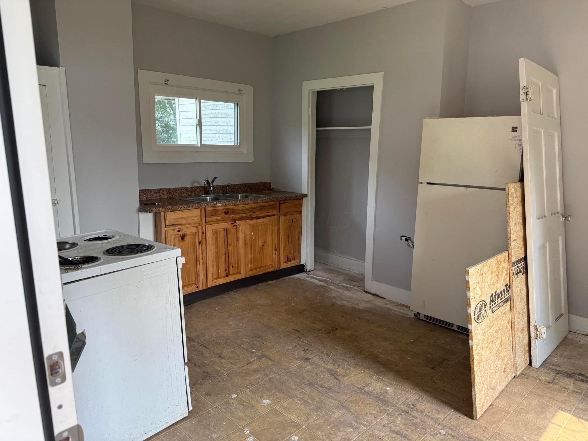 106 Fleek Avenue Property Photo 2