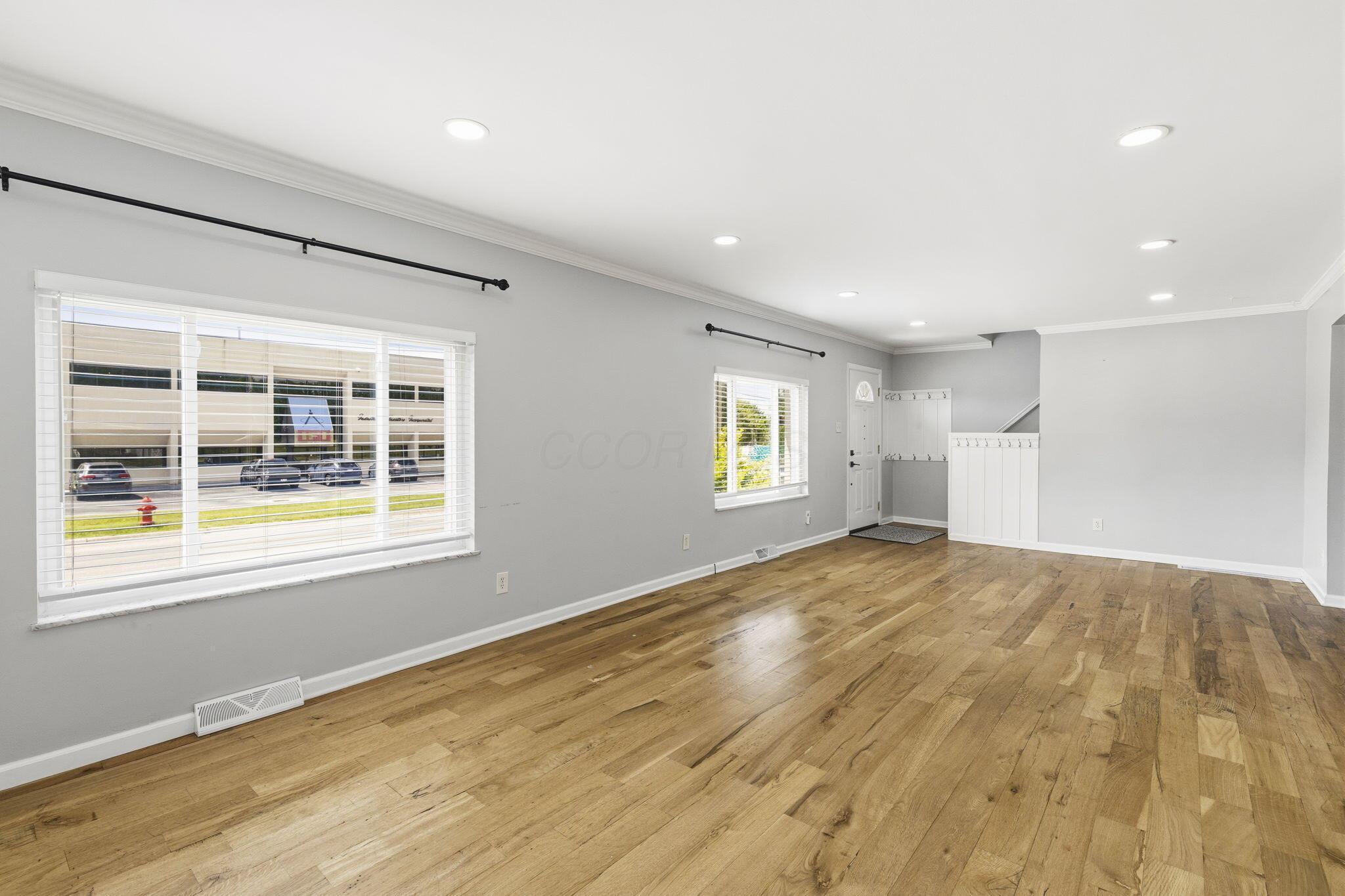 252 E Broadway Avenue Property Photo 8