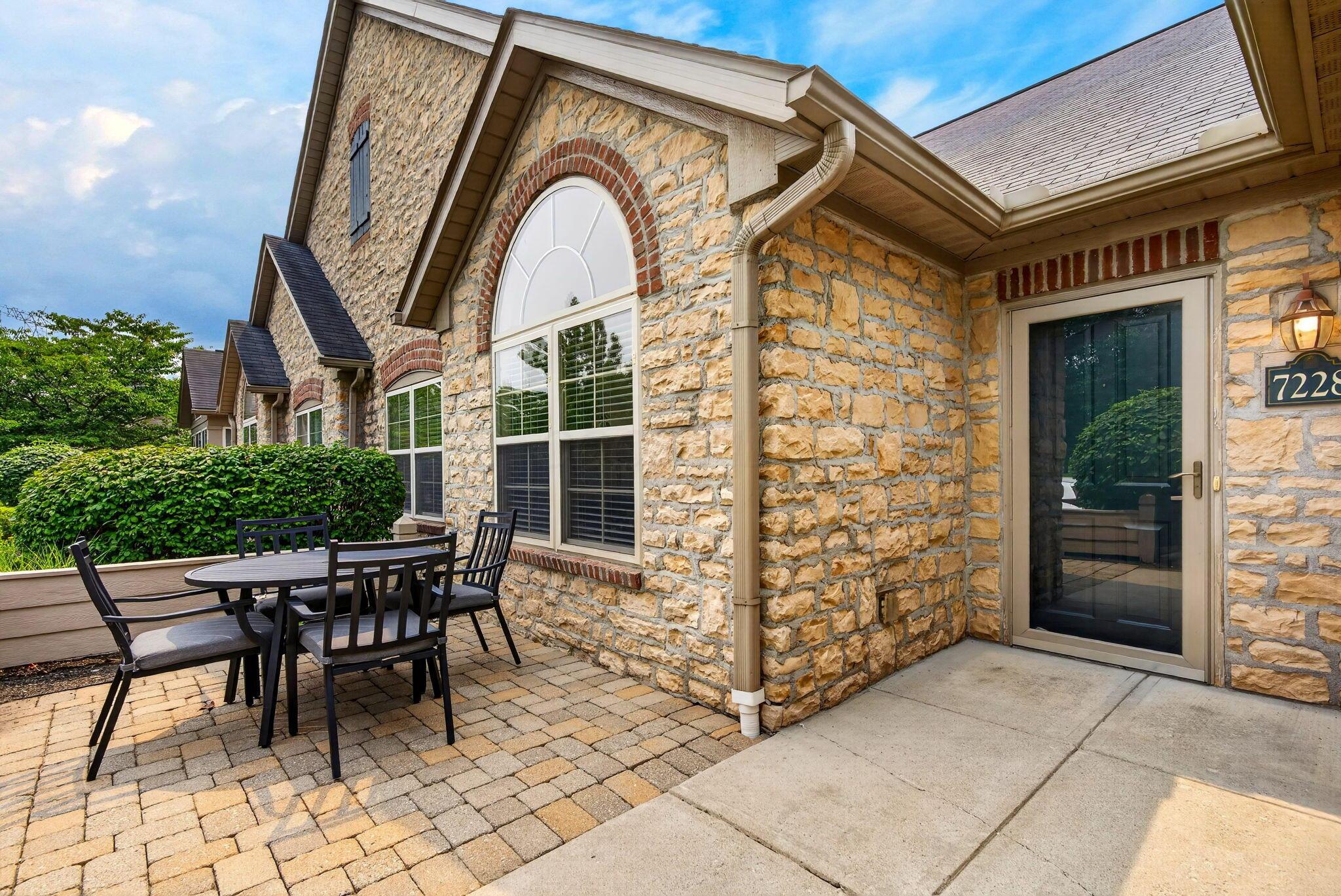 7228 Falls View Circle Property Photo 6
