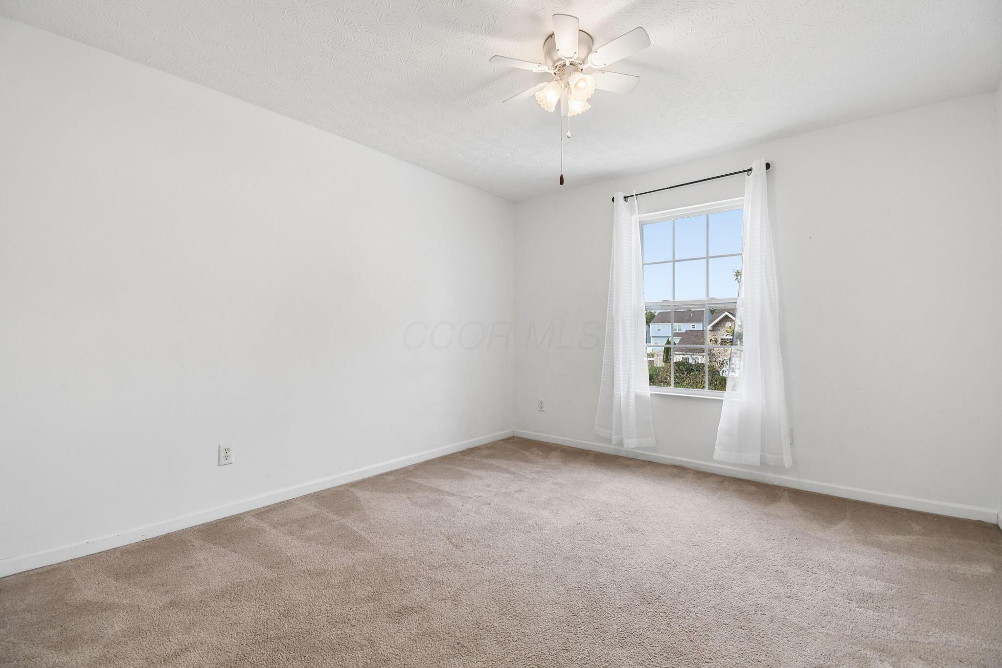 1049 Legacy Lane Property Photo 28