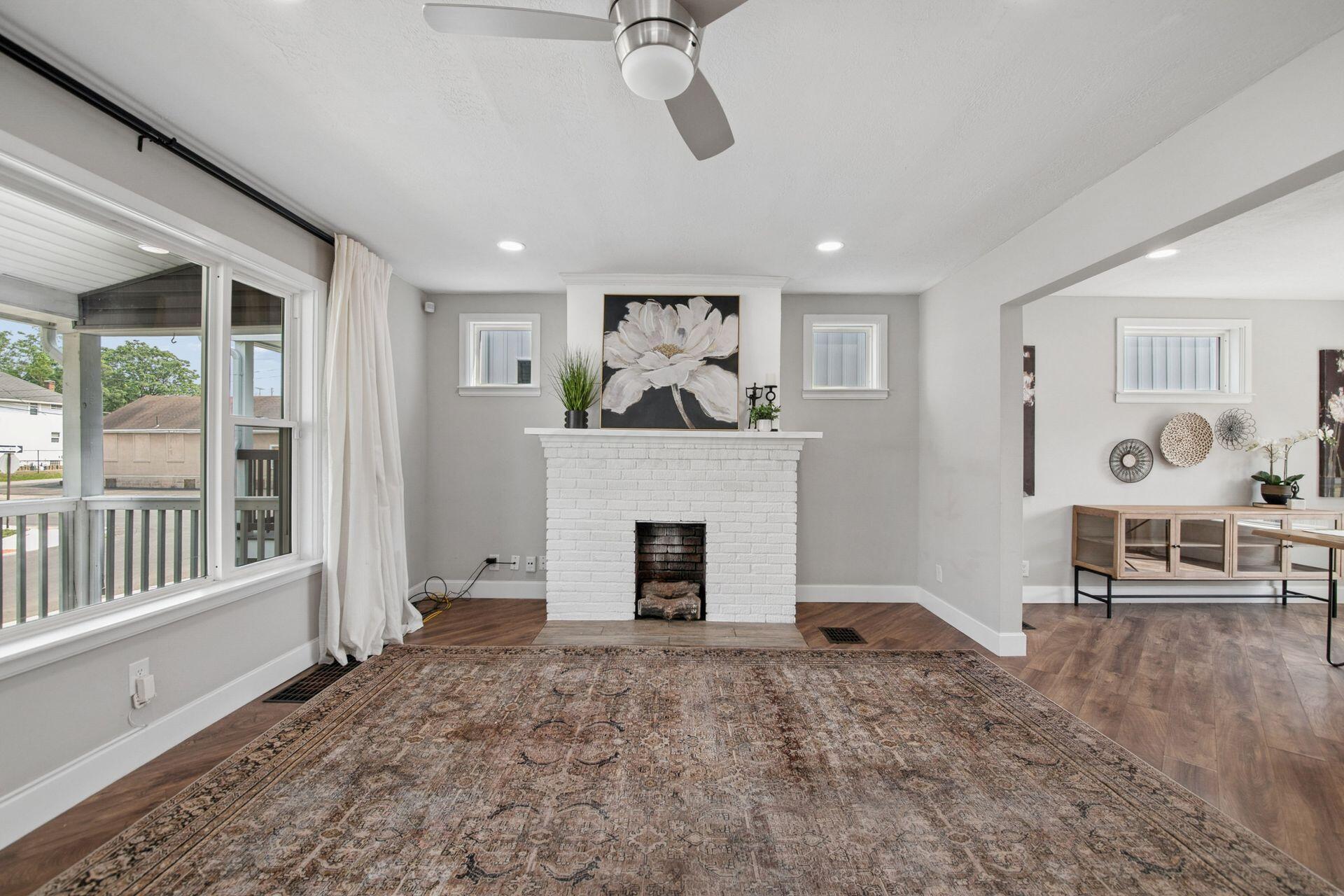 977 Gilbert Street Property Photo 7