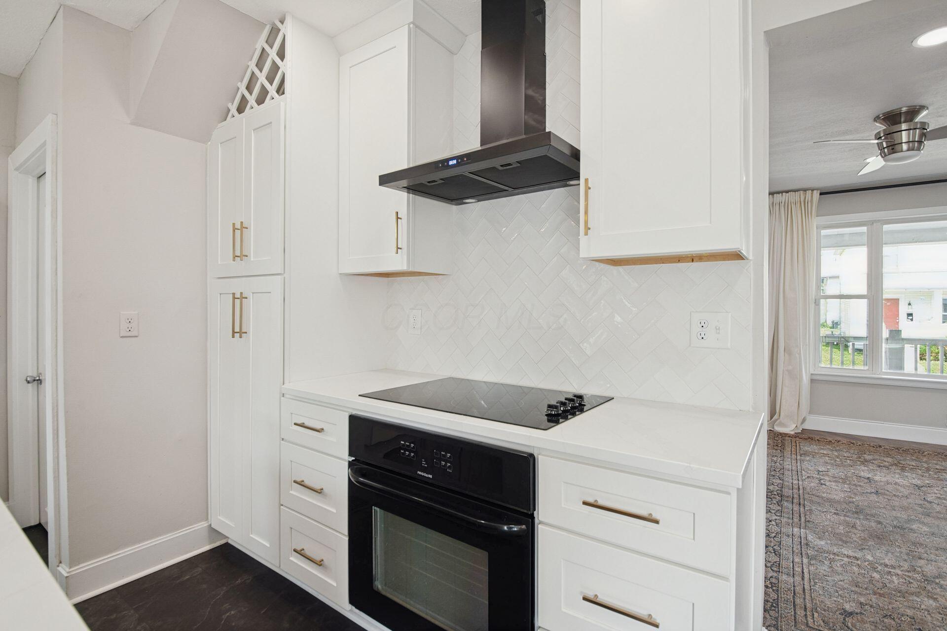 977 Gilbert Street Property Photo 15