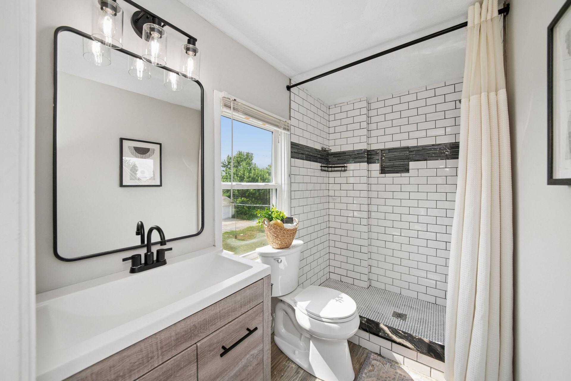 977 Gilbert Street Property Photo 21
