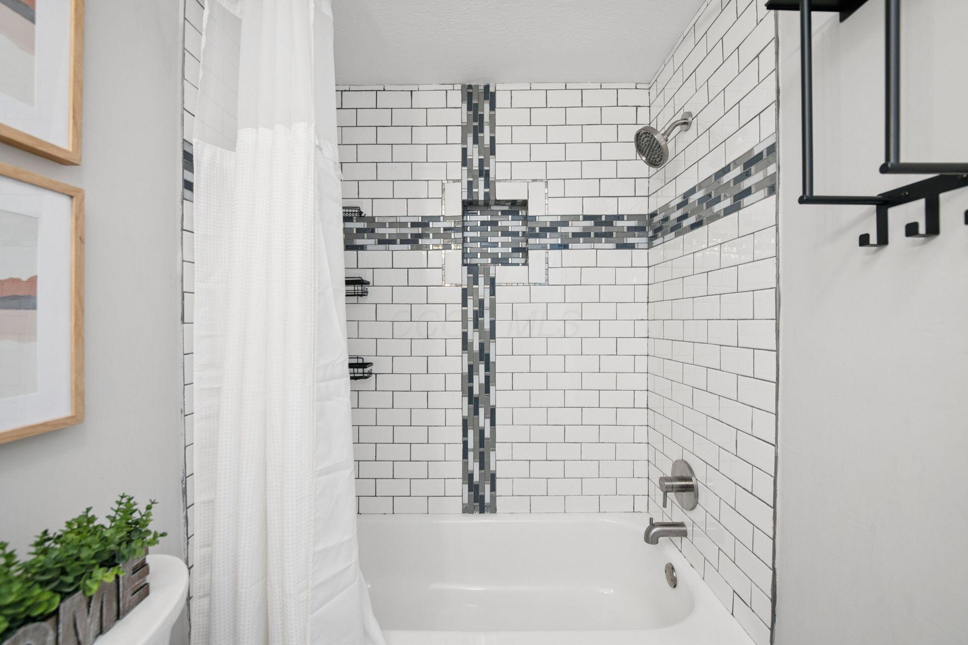 977 Gilbert Street Property Photo 27