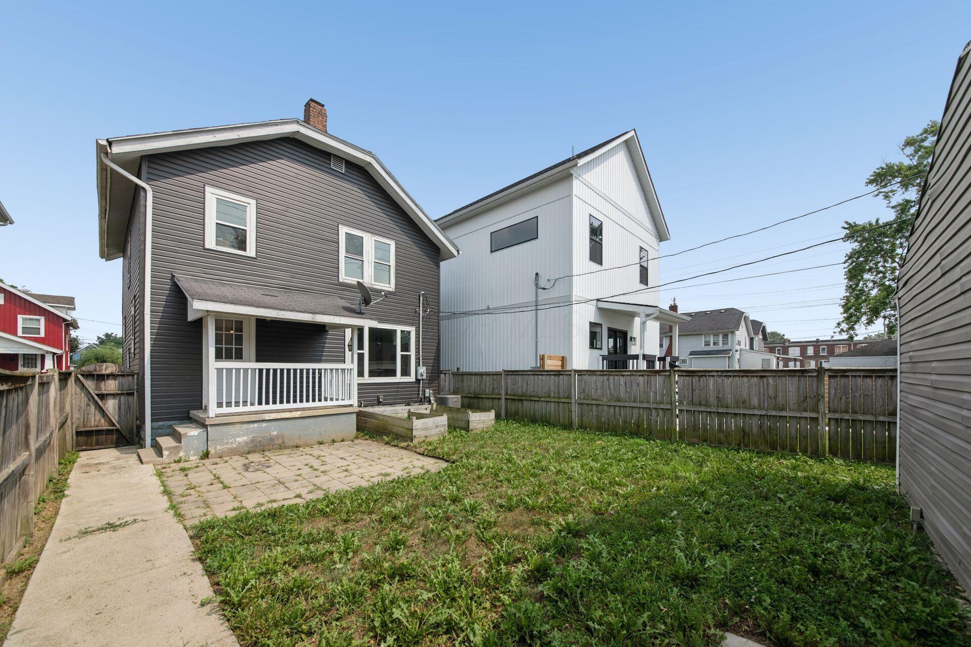 977 Gilbert Street Property Photo 28