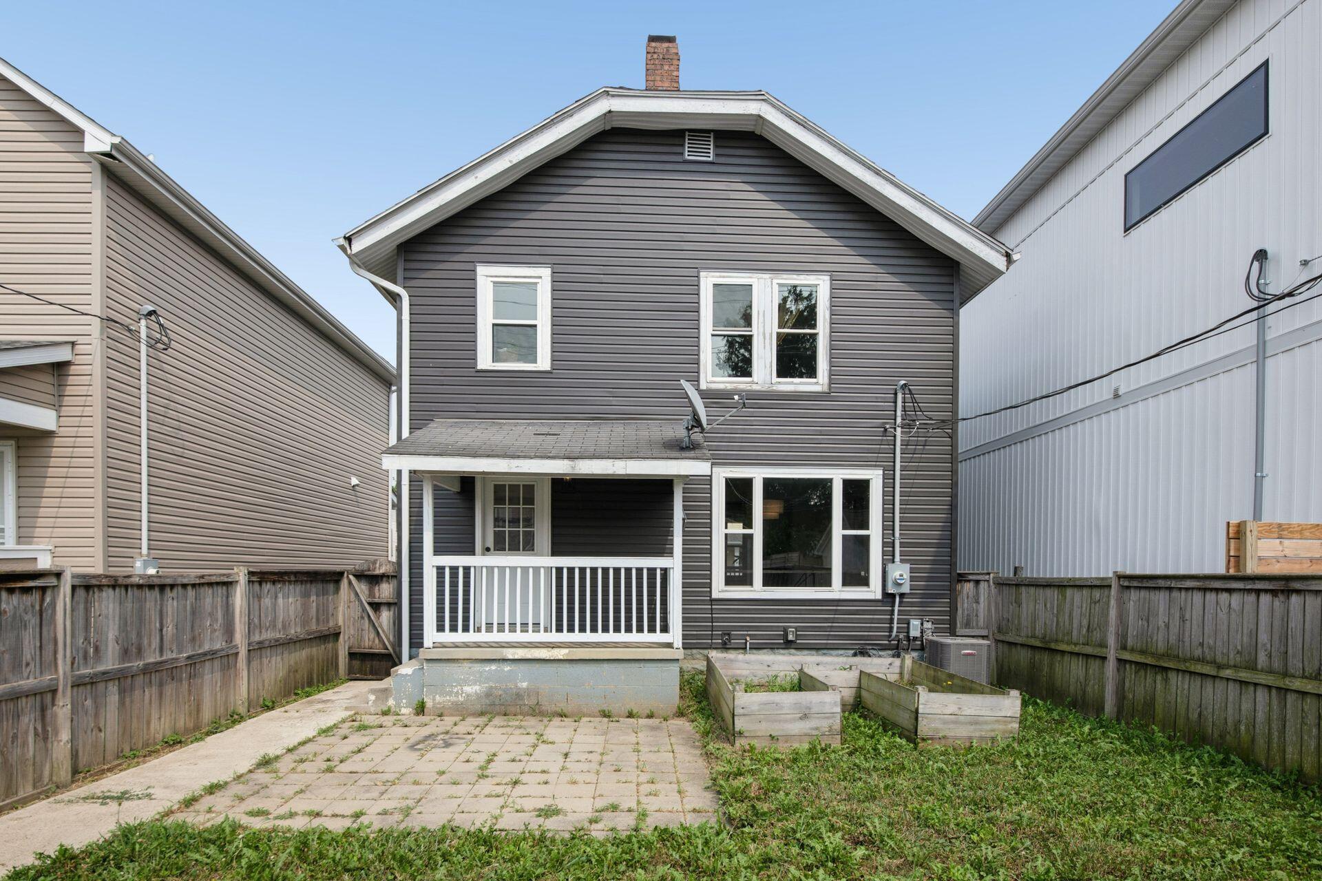 977 Gilbert Street Property Photo 29