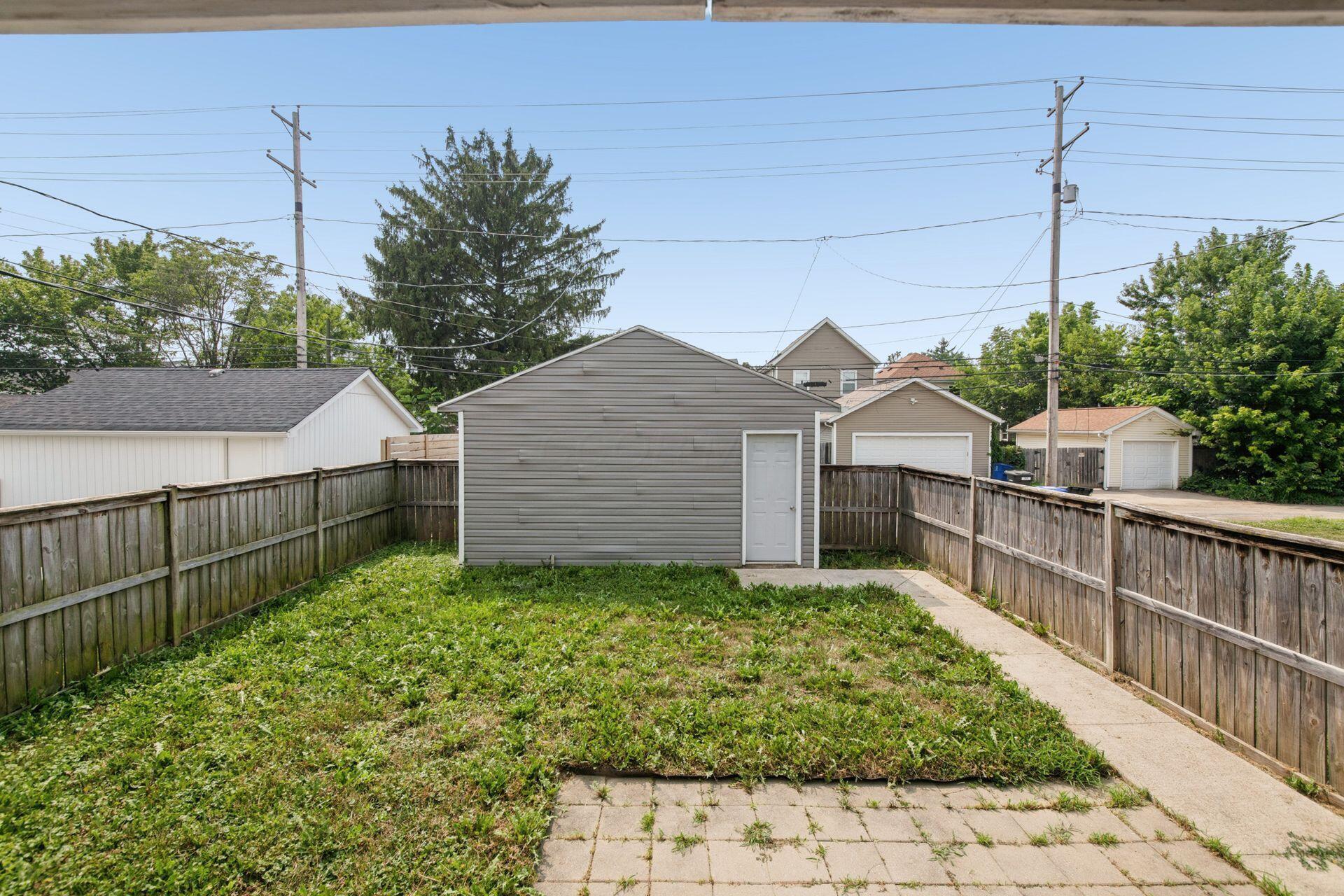 977 Gilbert Street Property Photo 33