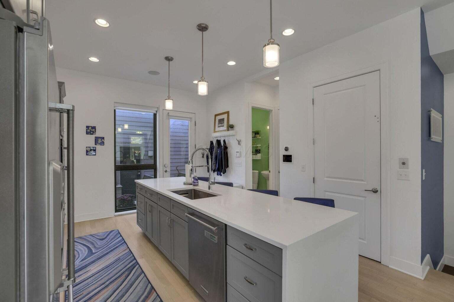 268 N Neruda Avenue Property Photo 18
