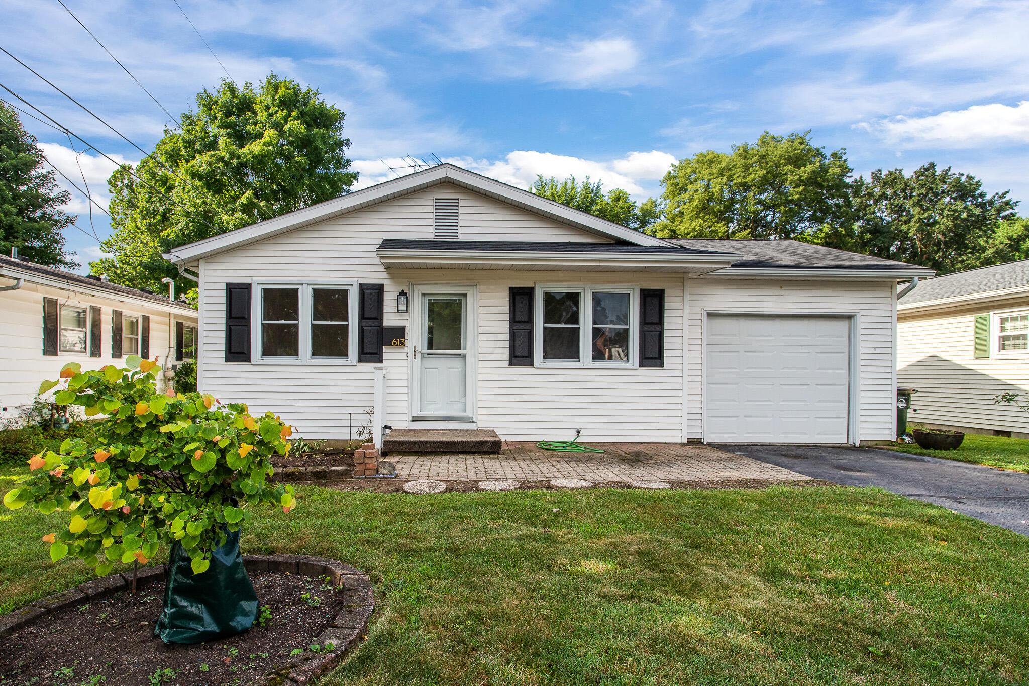613 E Light Street Property Photo 1