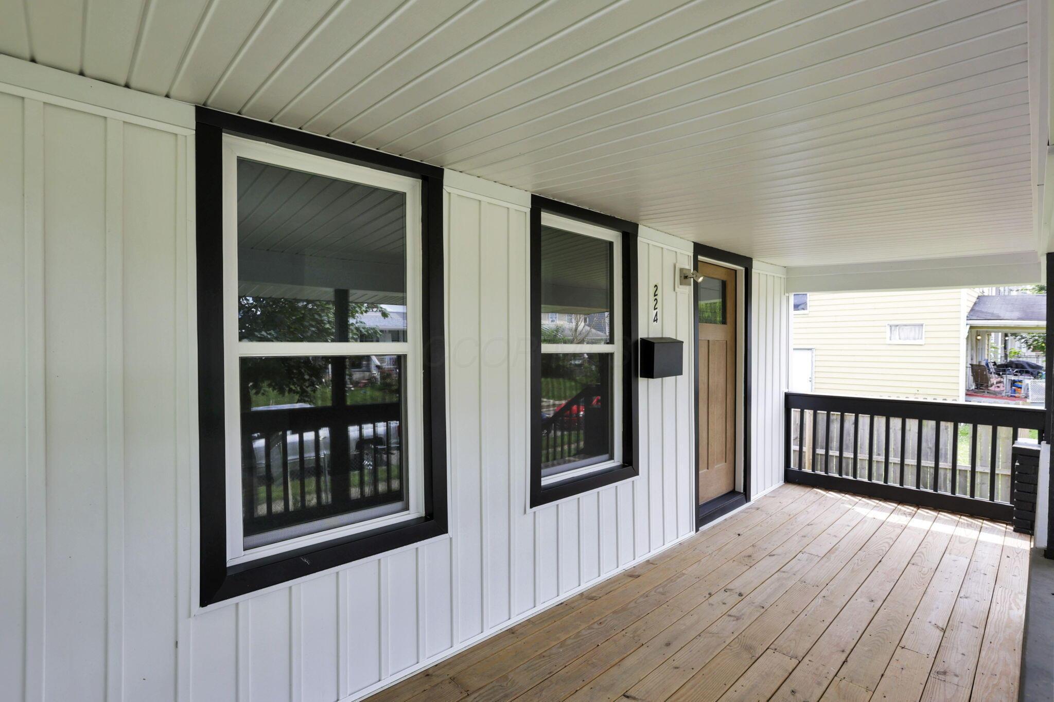 224 N Oakley Avenue Property Photo 3