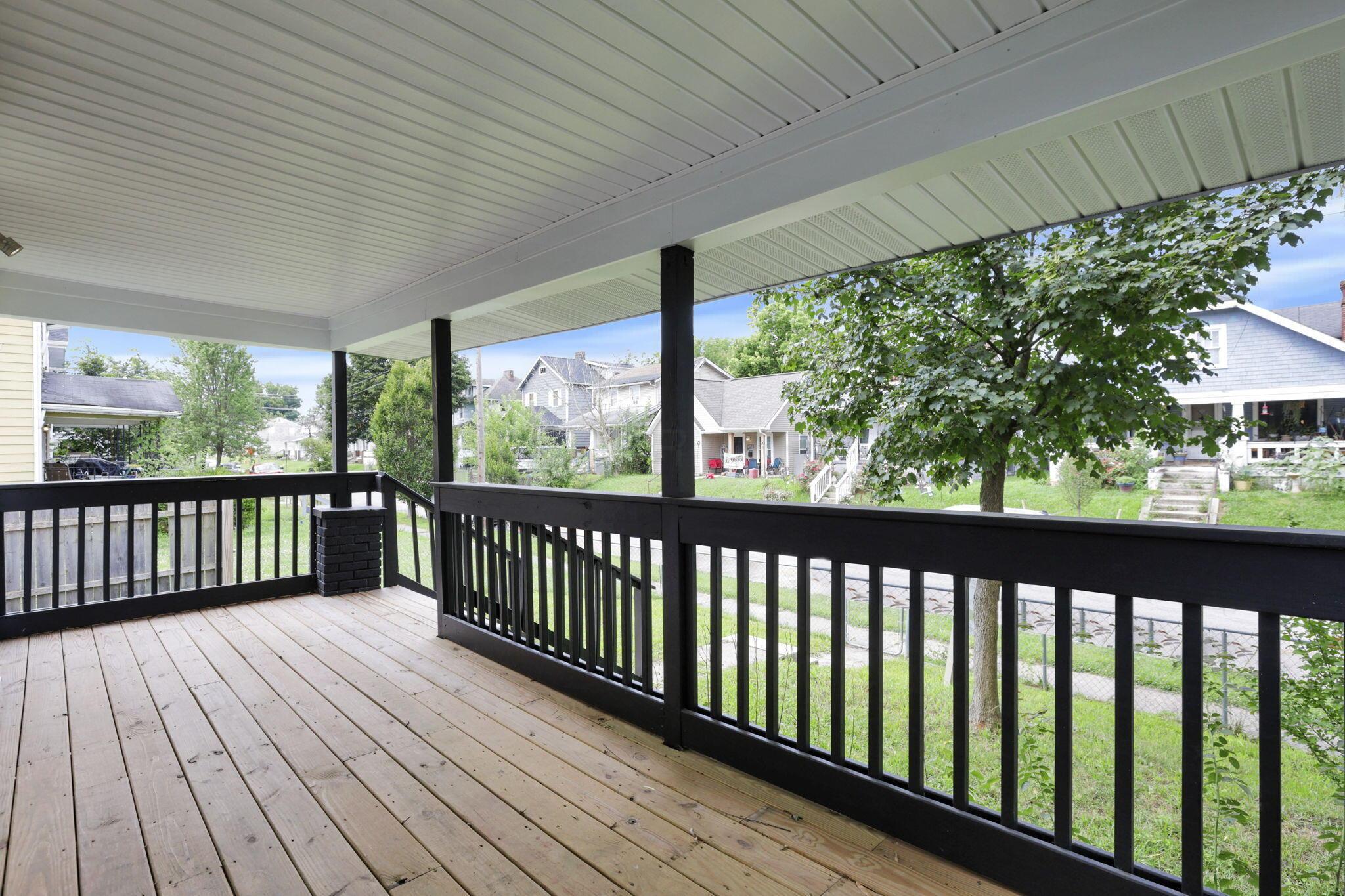 224 N Oakley Avenue Property Photo 4