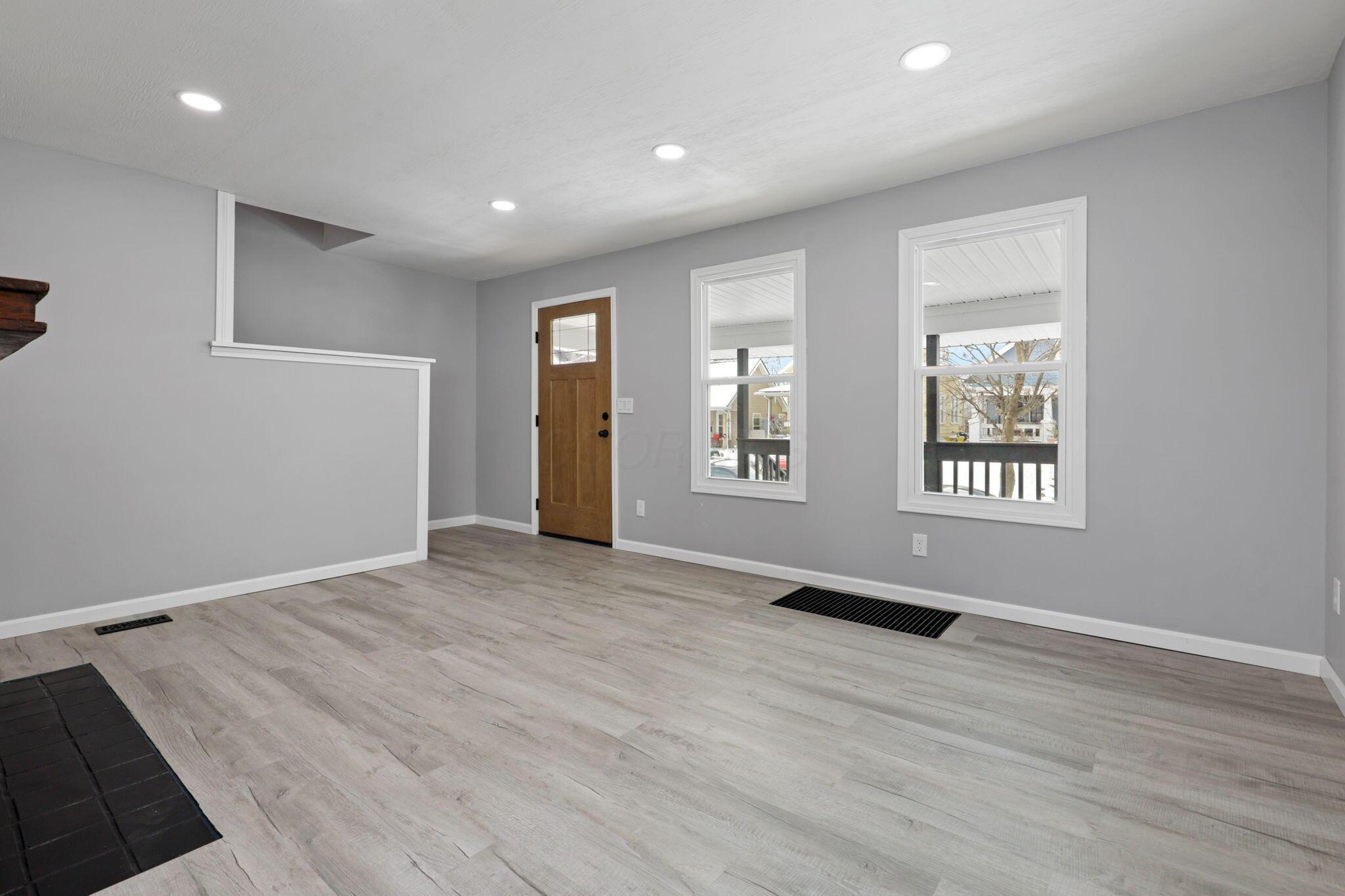 224 N Oakley Avenue Property Photo 10