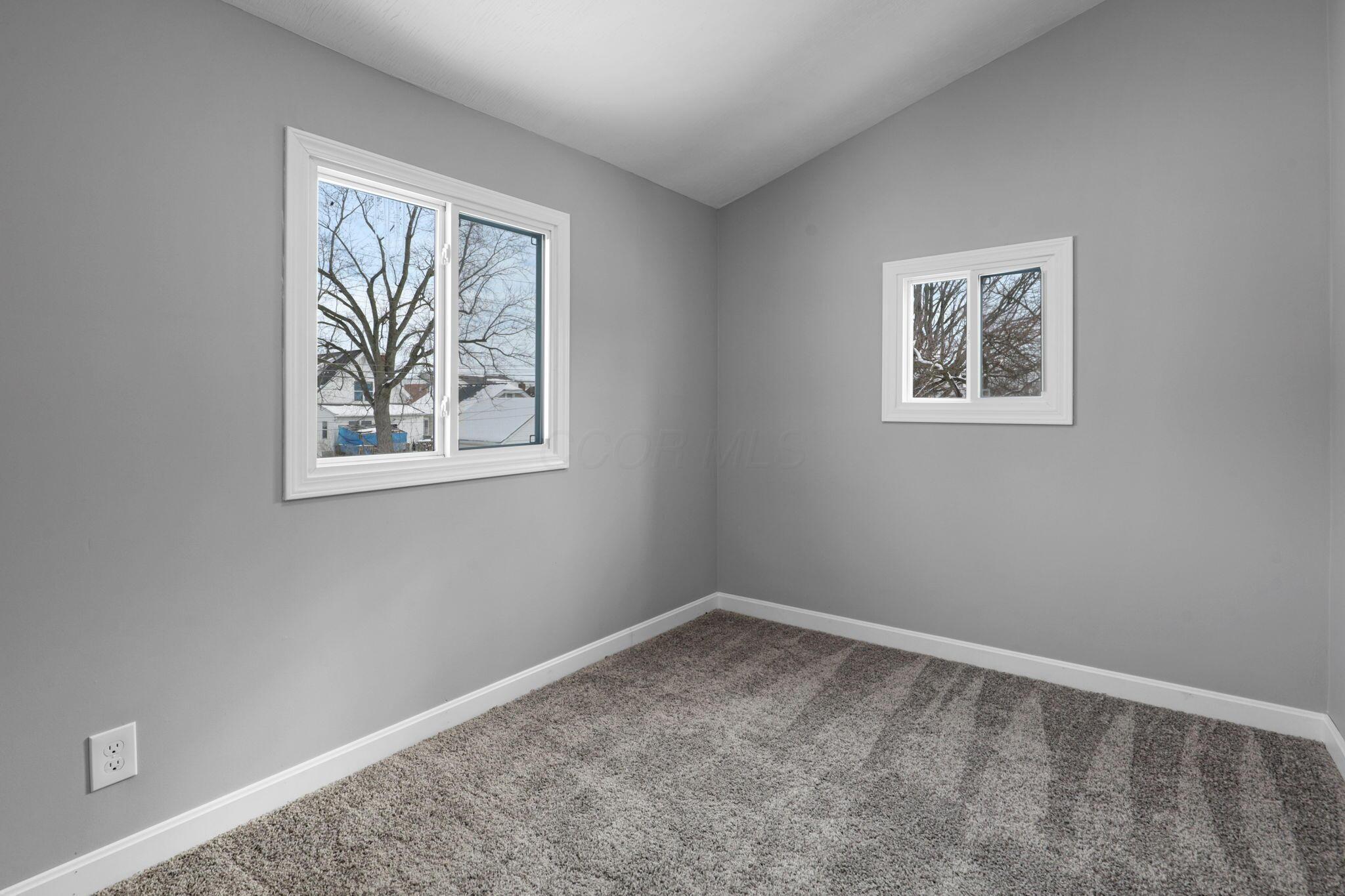 224 N Oakley Avenue Property Photo 34