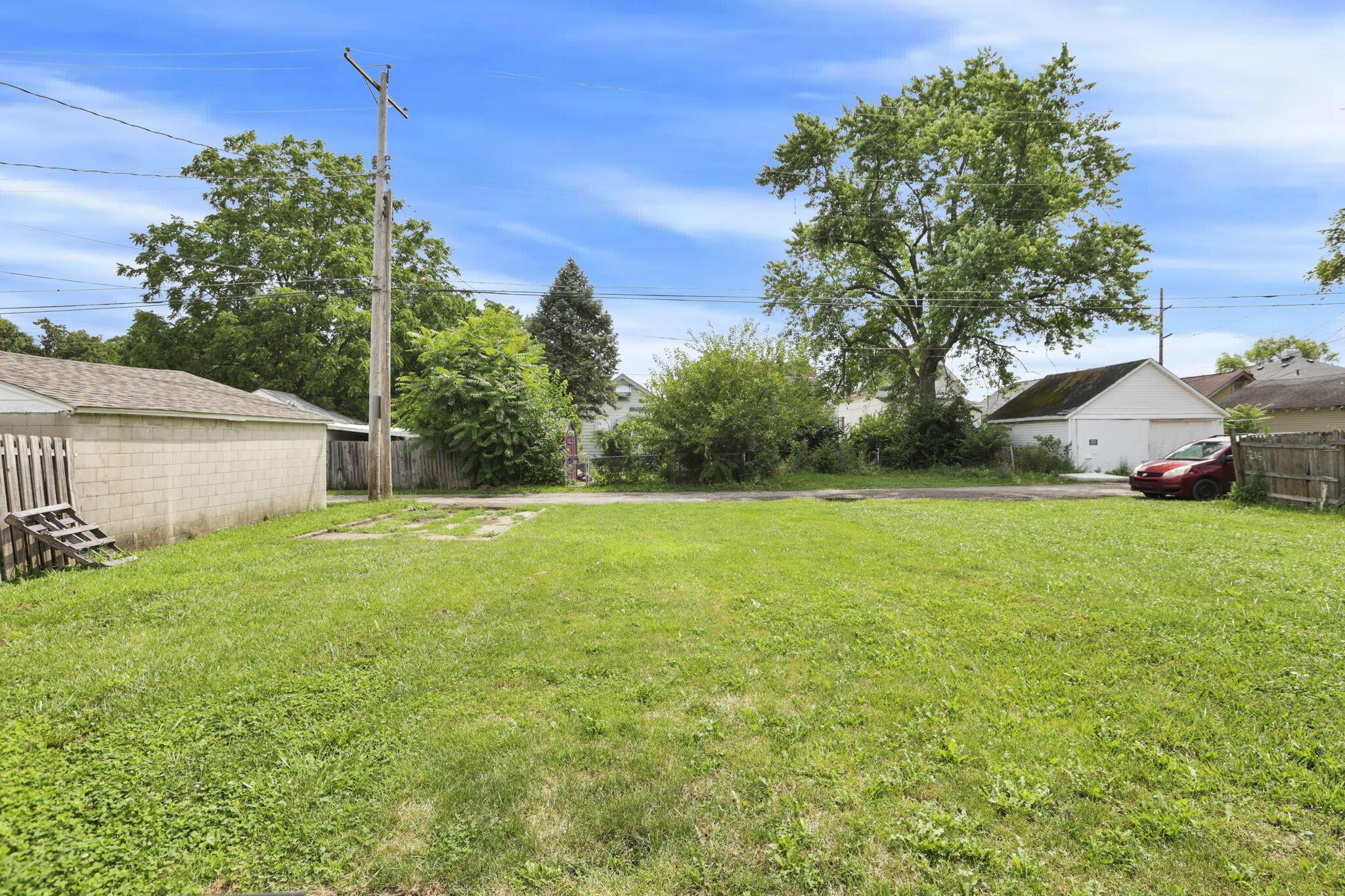 224 N Oakley Avenue Property Photo 43