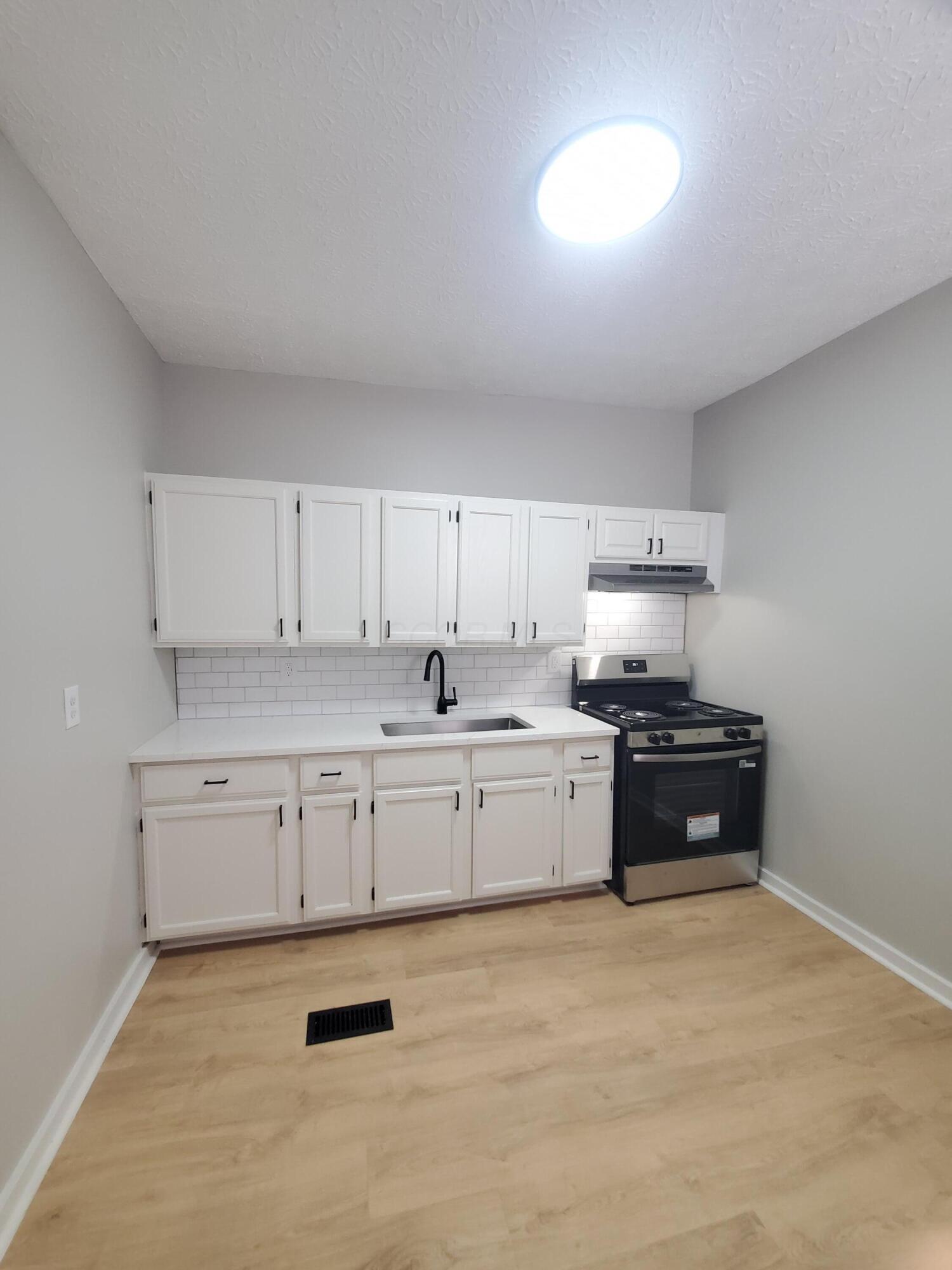 33 S Cypress Avenue Property Photo 5