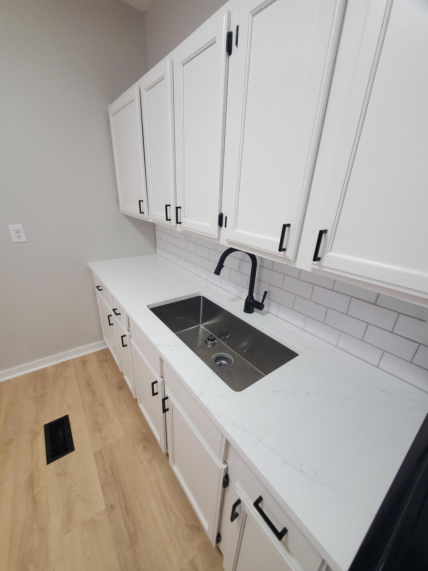 33 S Cypress Avenue Property Photo 6