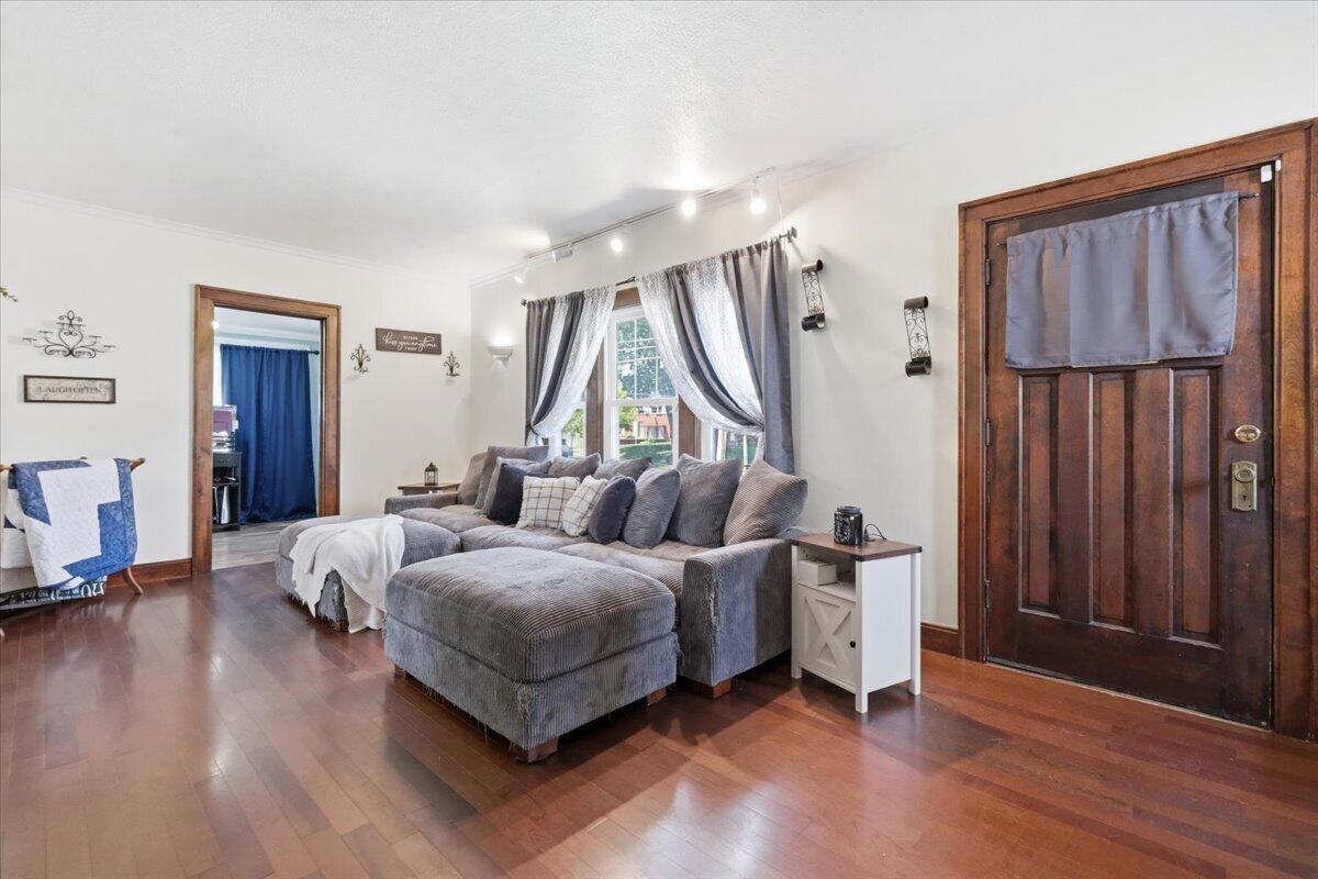 219 Euclid Avenue Property Photo 3