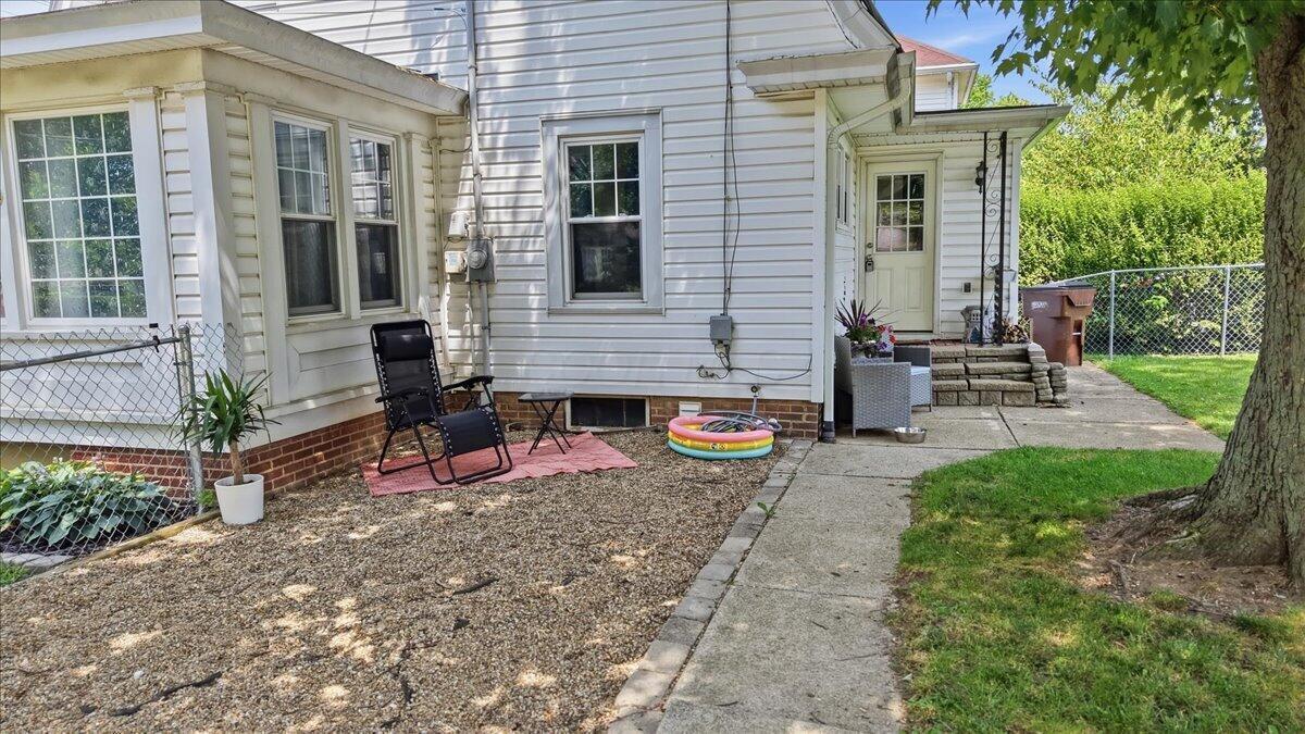 219 Euclid Avenue Property Photo 29