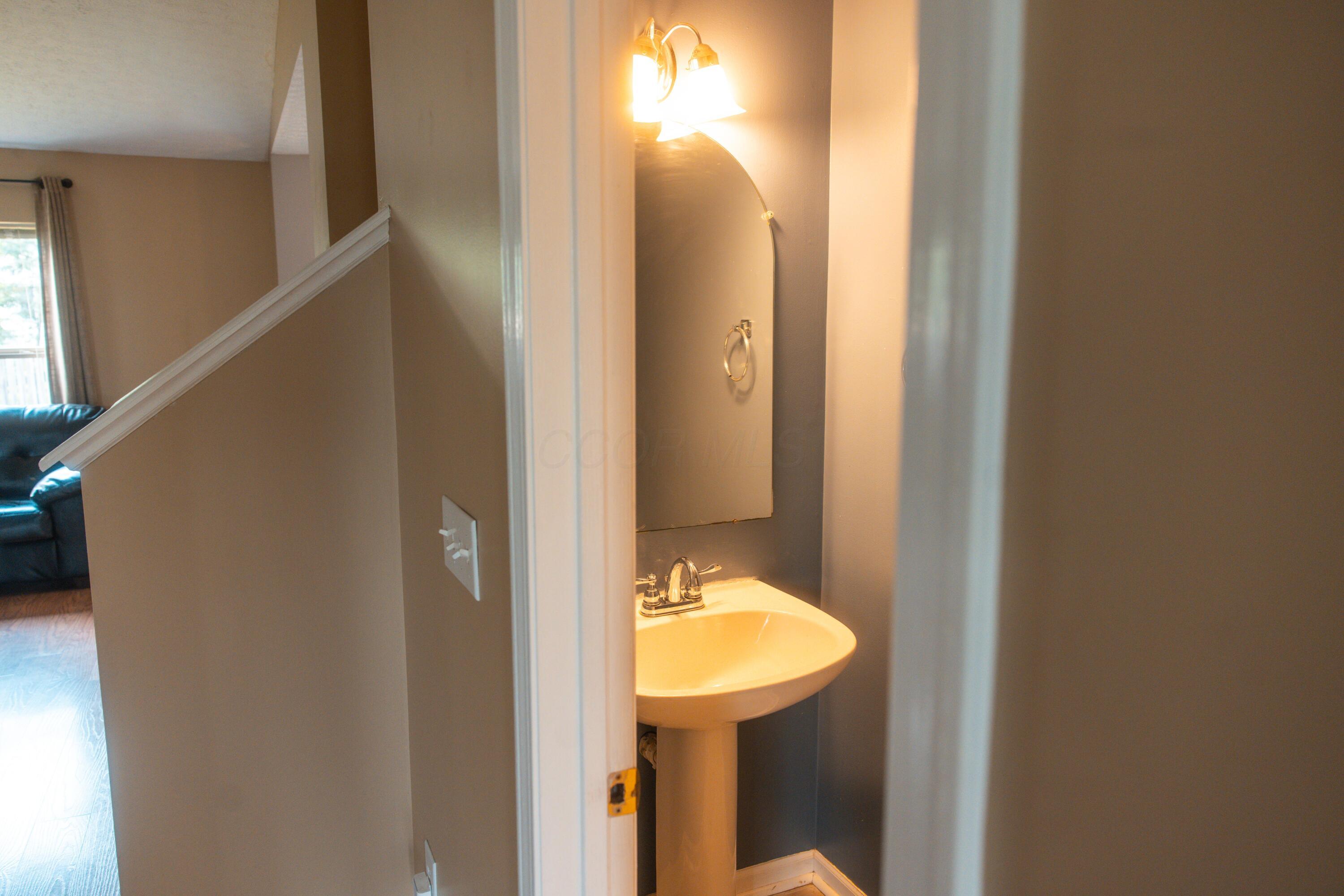 537 Ashwyck Court Property Photo 25