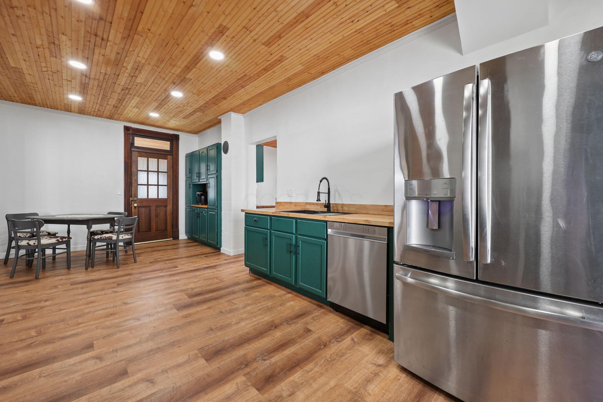 107 W High Street Property Photo 19
